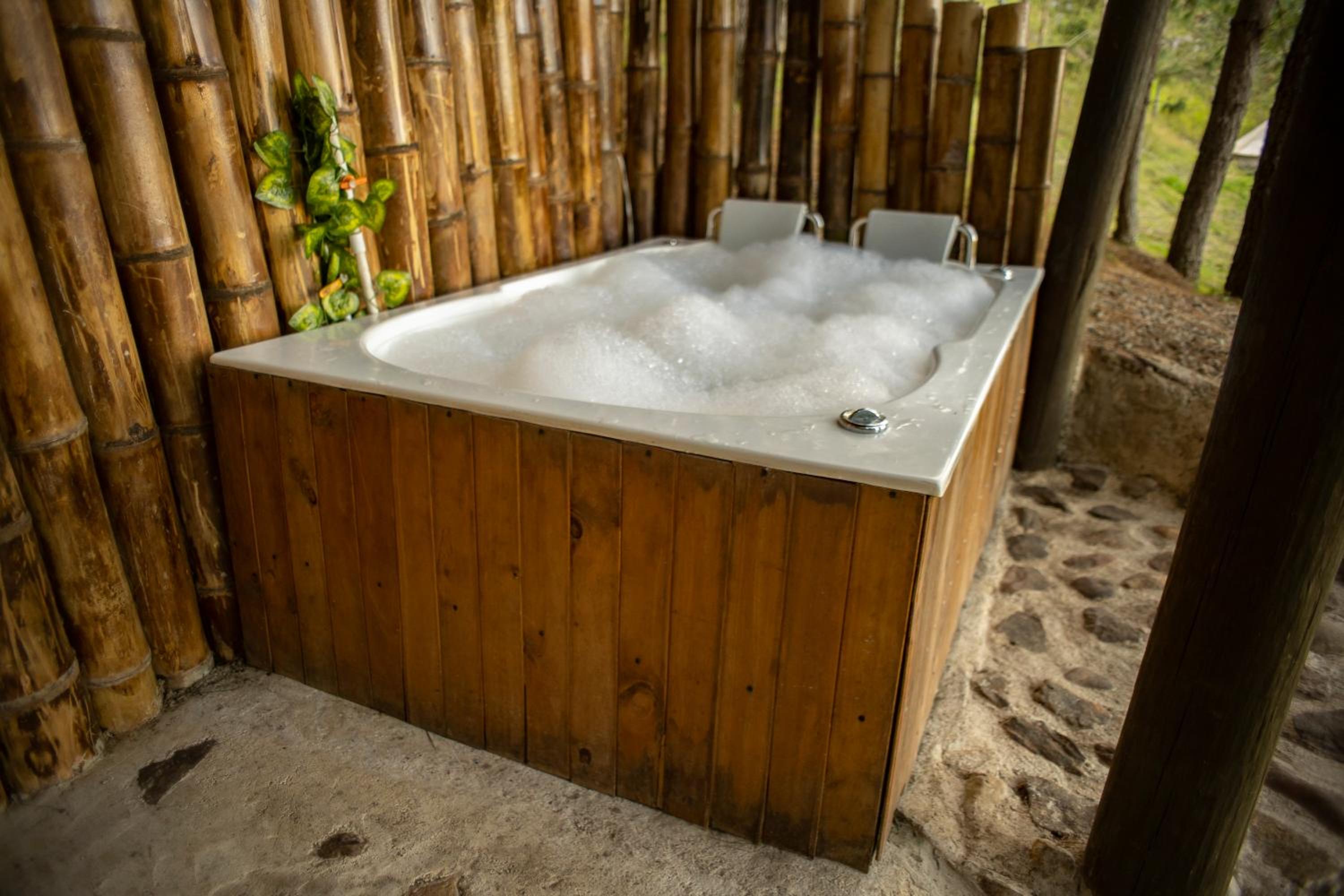 Refugio Natural - Guarne - Cabañas Ecológicas con Jacuzzi e hidromasaje