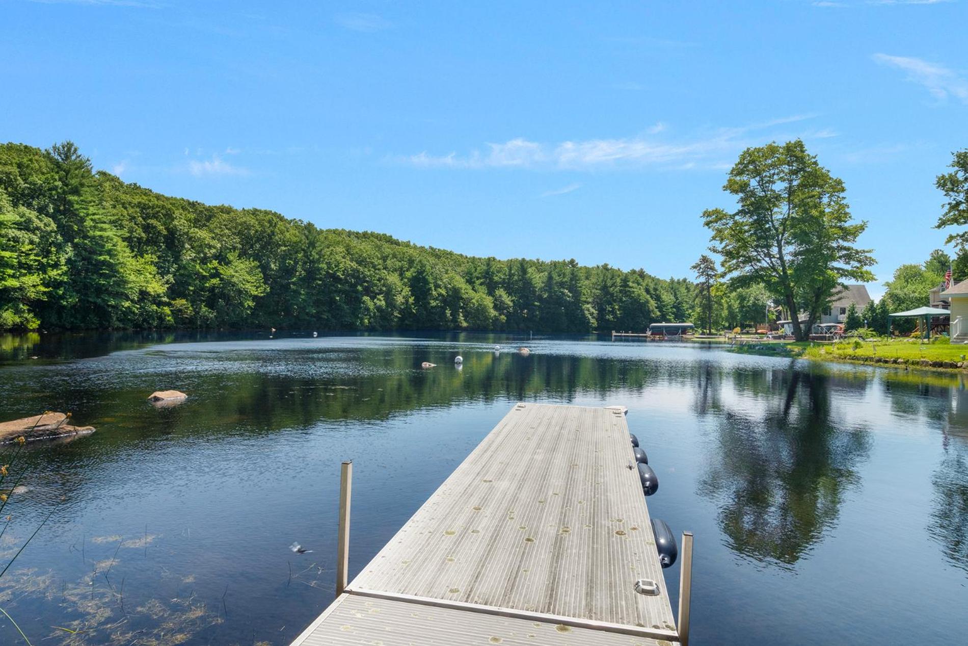Lakefront-Hot Tub Gym Kayaks Paddleboards view 4