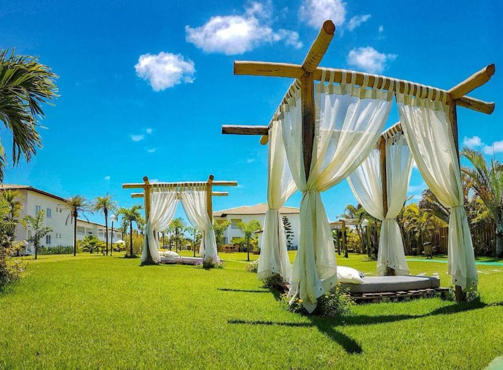 Apartamento Térreo 3 suítes Master Resort Treebies à Beira Mar Subauma Bahia