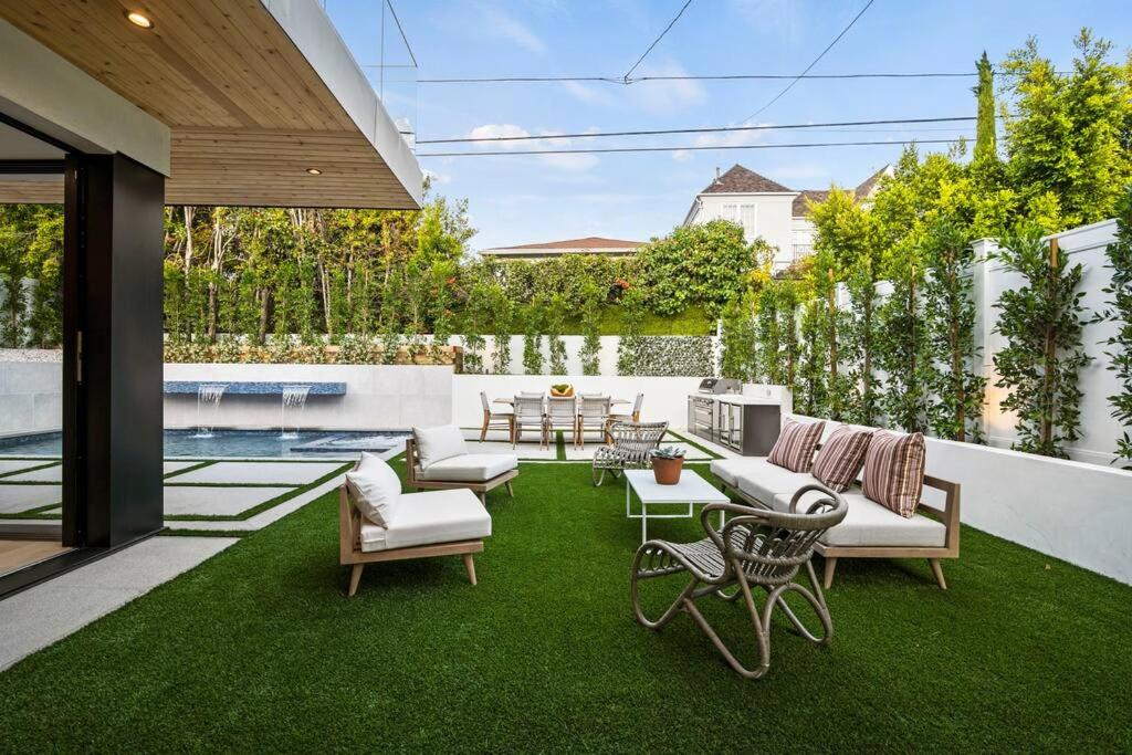 Ultra Luxe Modern Mansion With Roof deck Pool & Spa