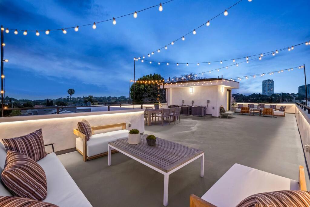Ultra Luxe Modern Mansion With Roof deck Pool & Spa