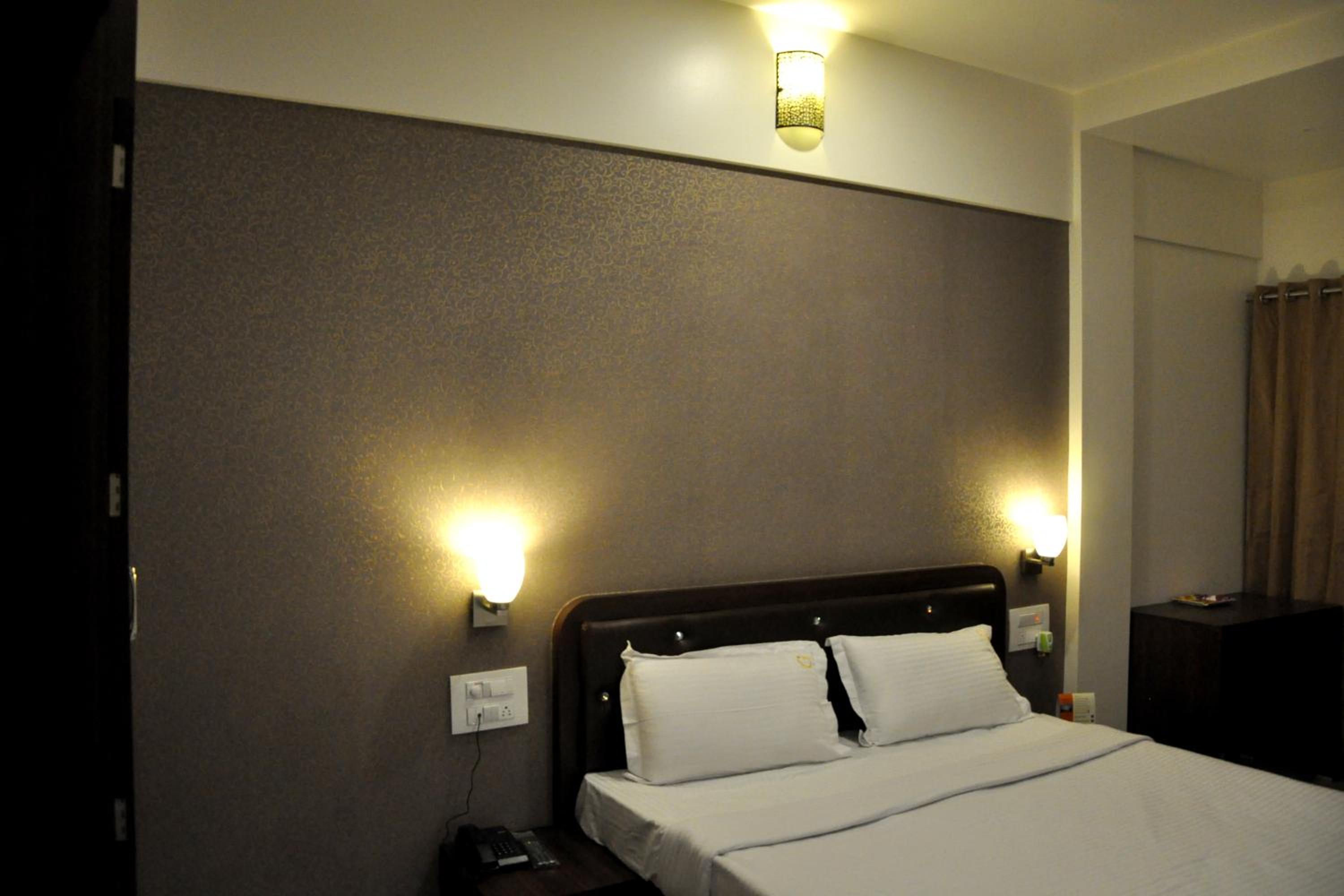 Hotel Gulmohar Pride