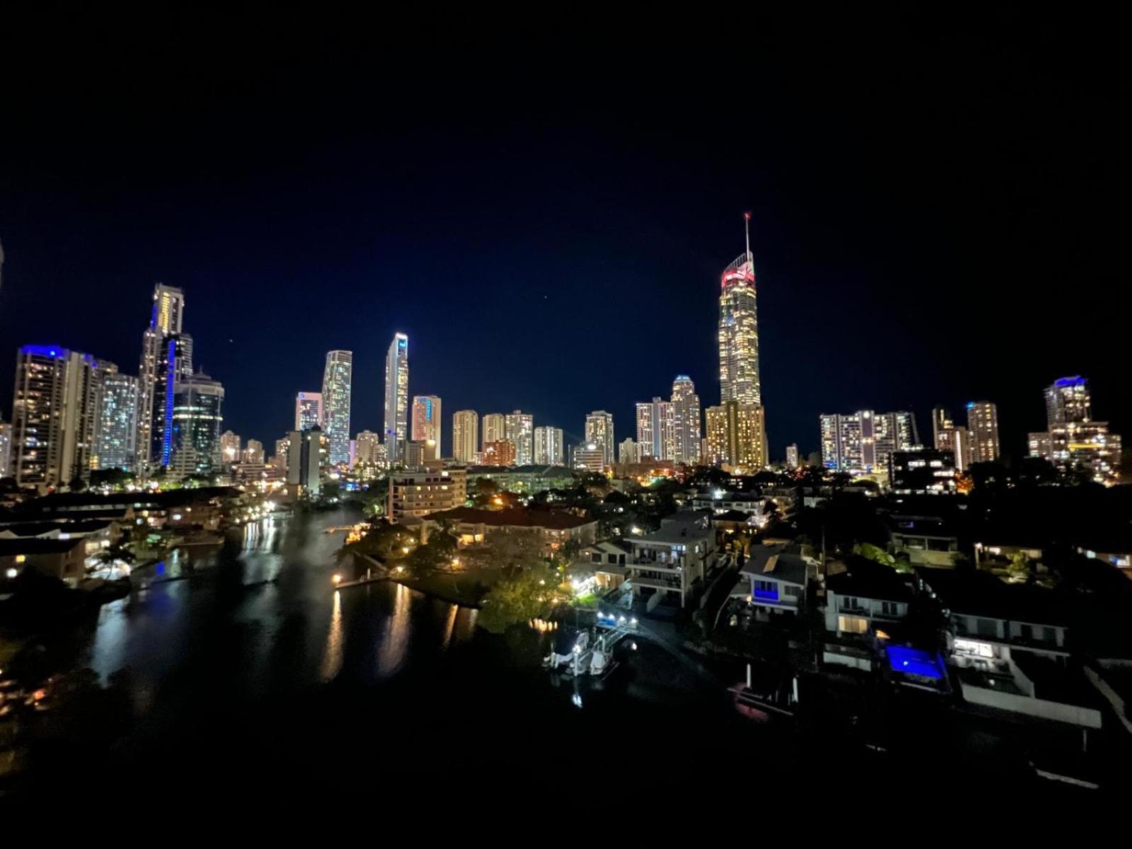 Surfers Paradise Spectacular City Views 7th Floor 2bedroom Apartment