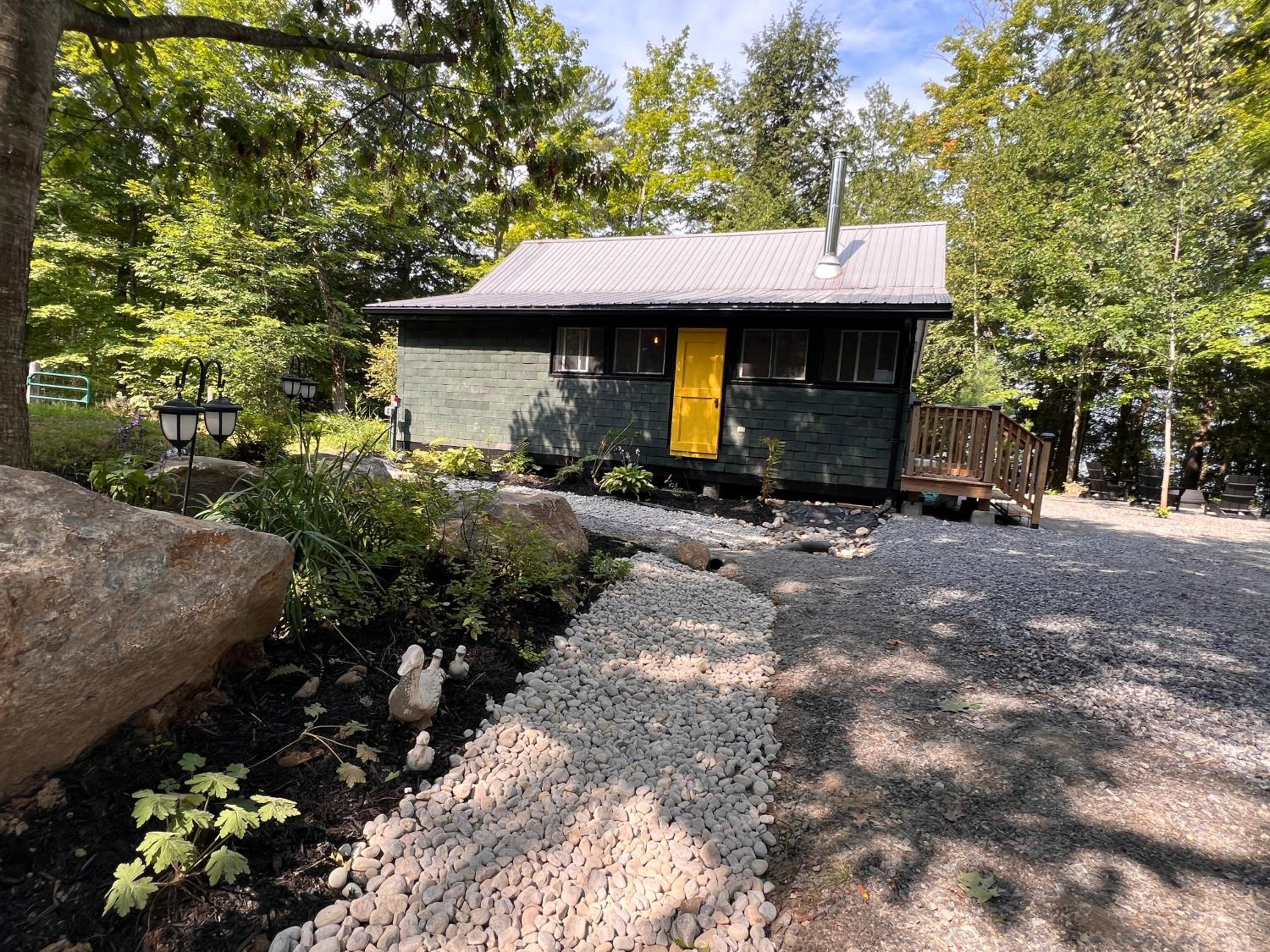 Birkswyld waterfront cottage Mary Lake
