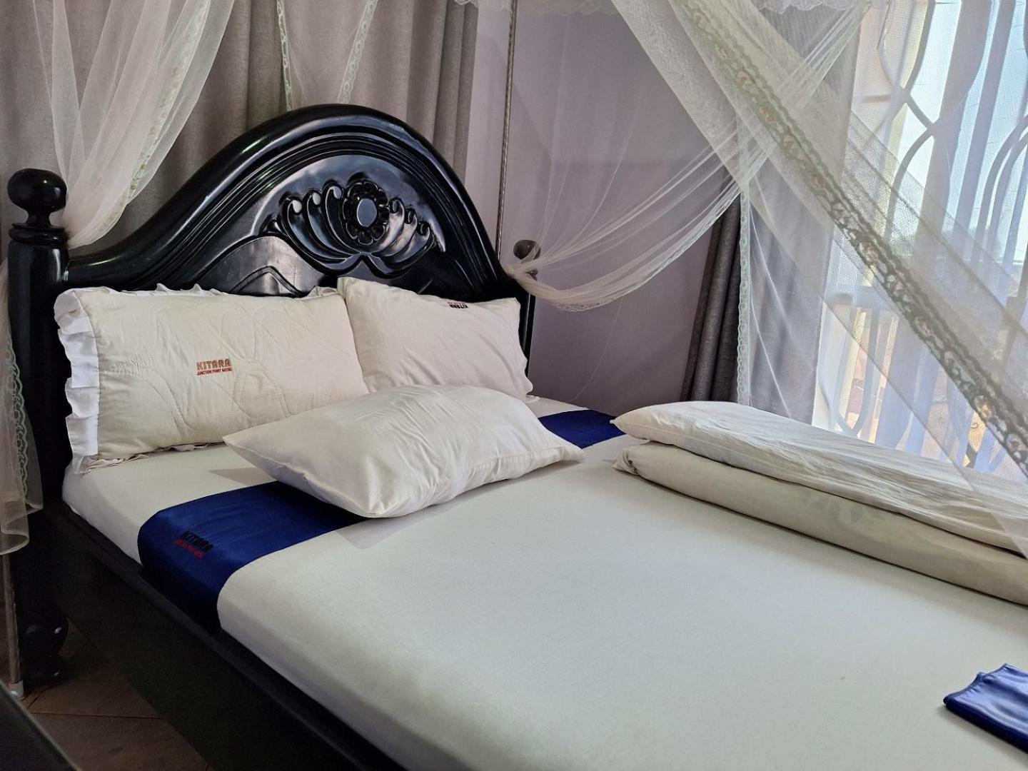 Kitara Junction Point Motel view 4
