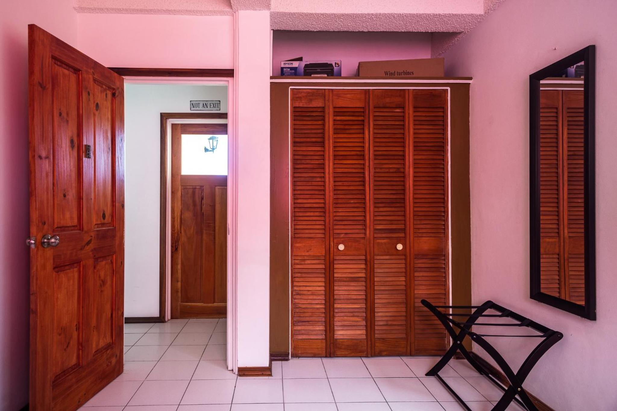 Rosehill Heights Modern 4 bedroom vacation rental