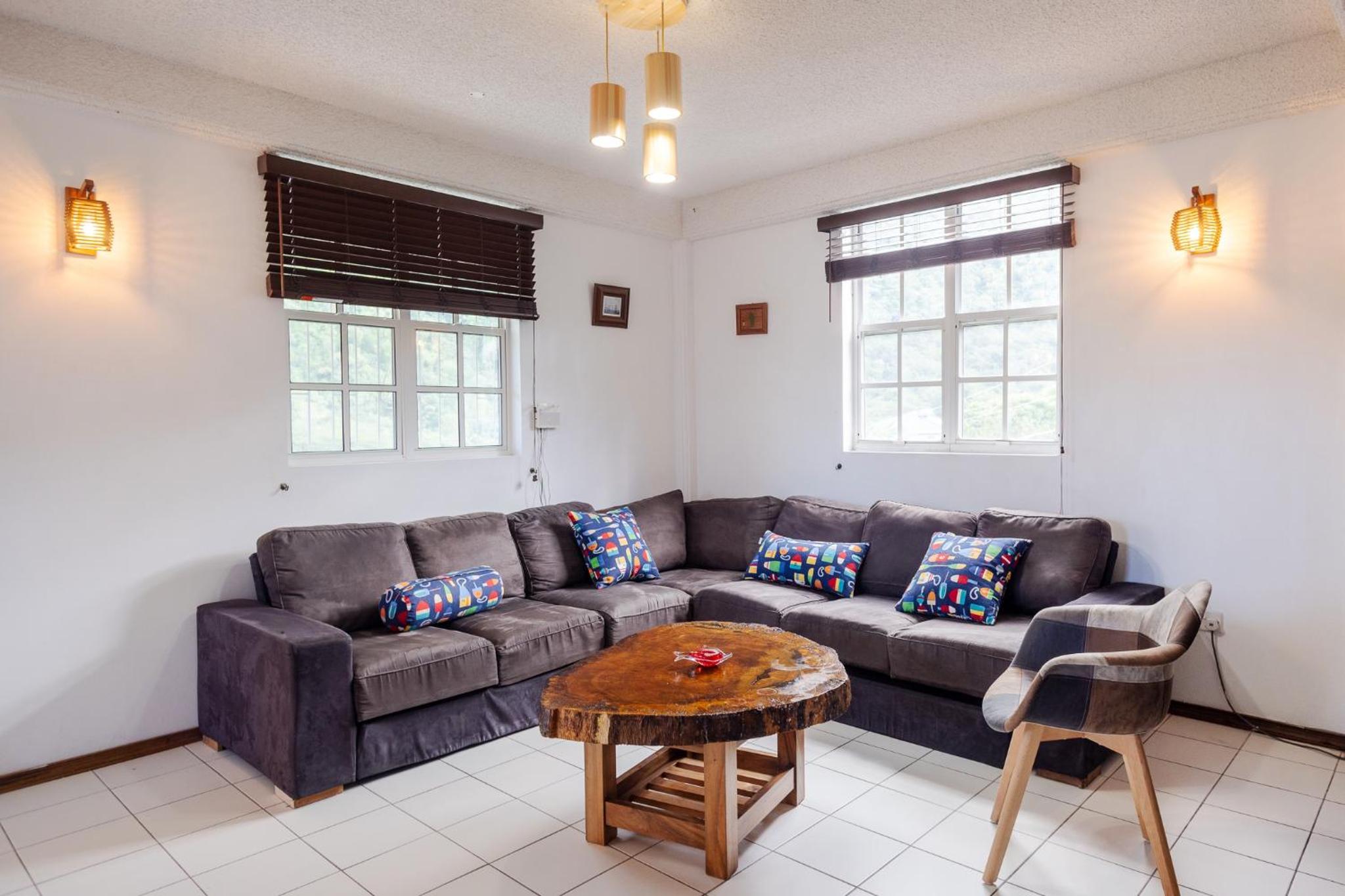Rosehill Heights Modern 4 bedroom vacation rental