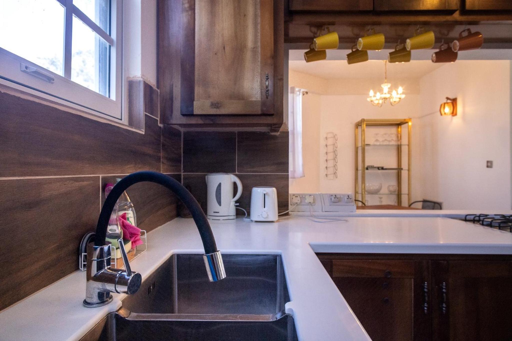 Rosehill Heights Modern 4 bedroom vacation rental