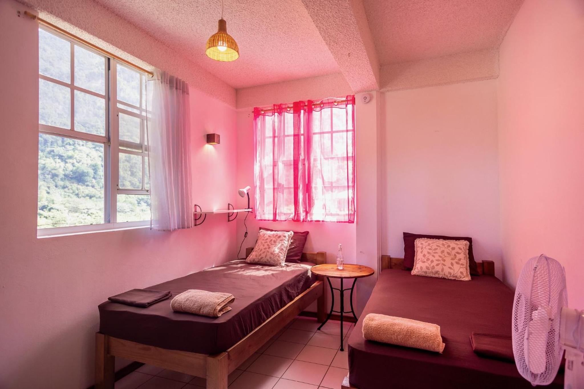 Rosehill Heights Modern 4 bedroom vacation rental