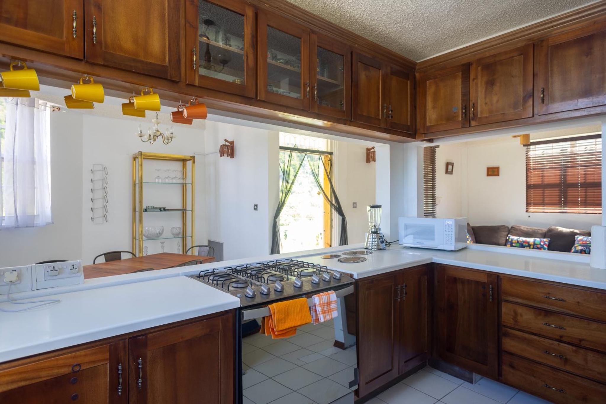 Rosehill Heights Modern 4 bedroom vacation rental