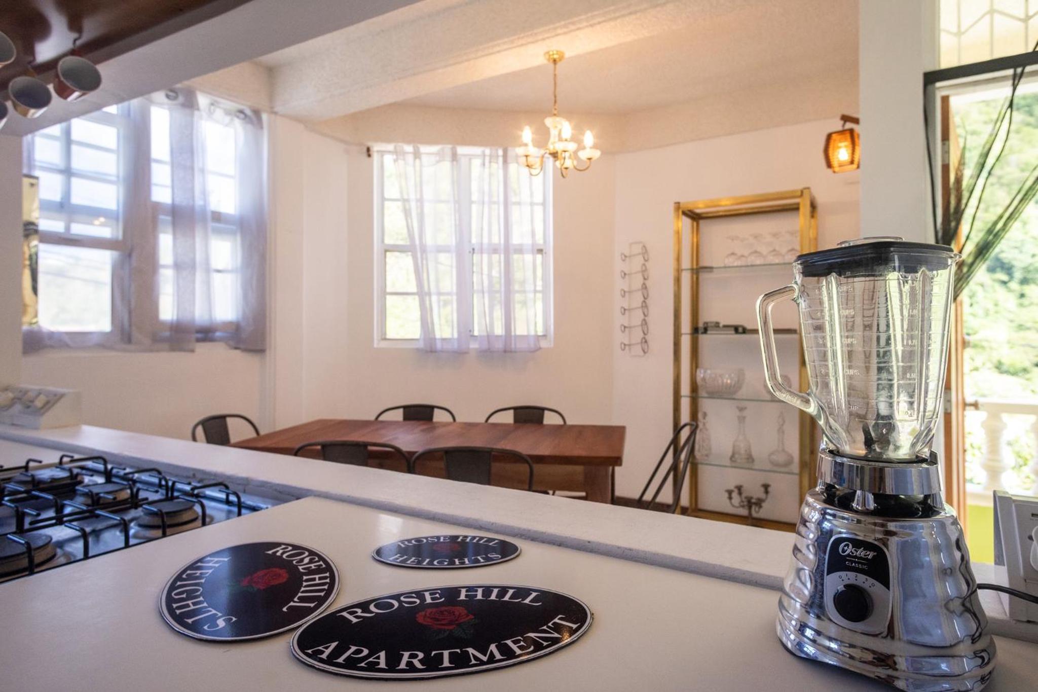 Rosehill Heights Modern 4 bedroom vacation rental