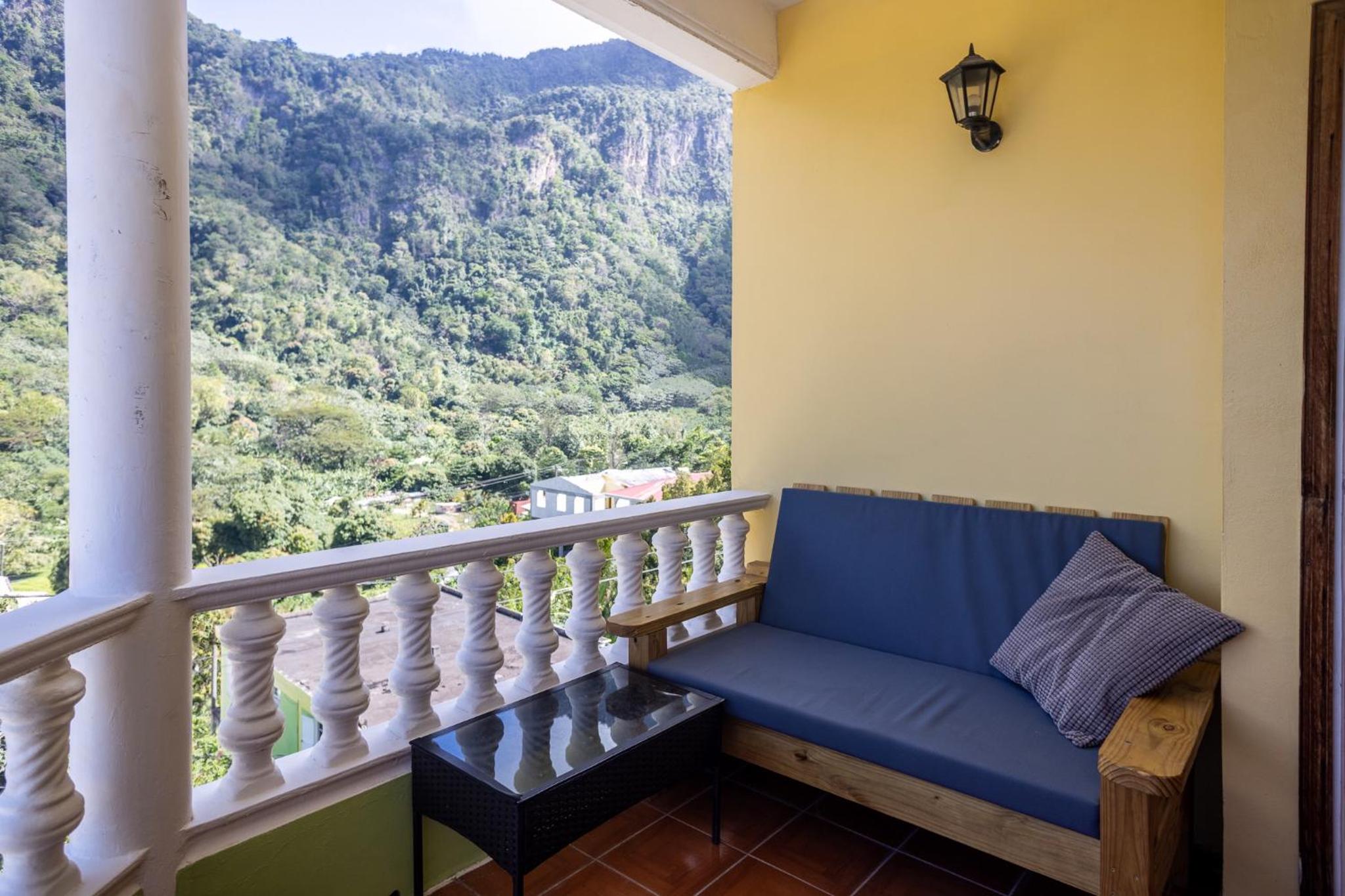 Rosehill Heights Modern 4 bedroom vacation rental