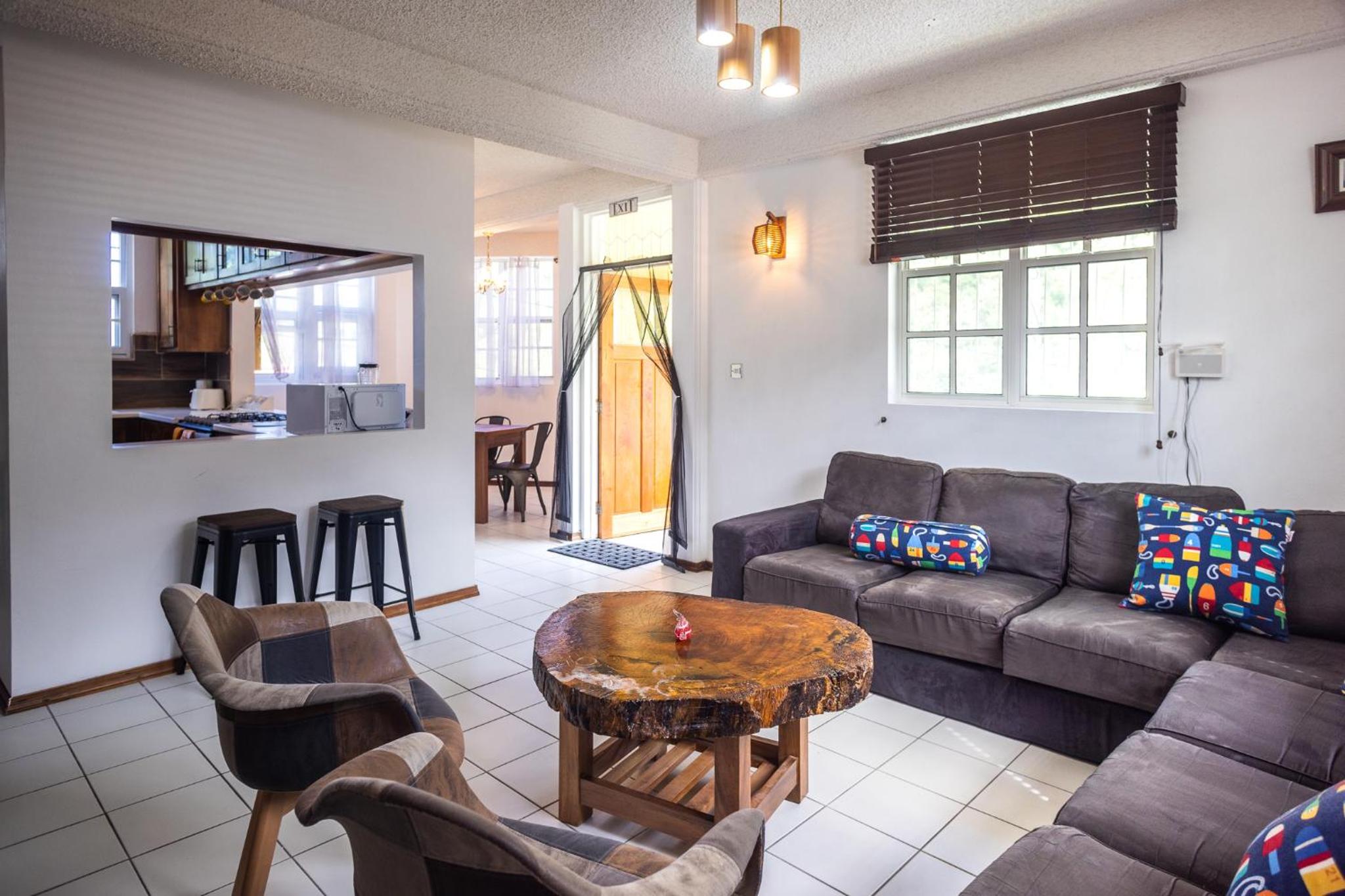 Rosehill Heights Modern 4 bedroom vacation rental