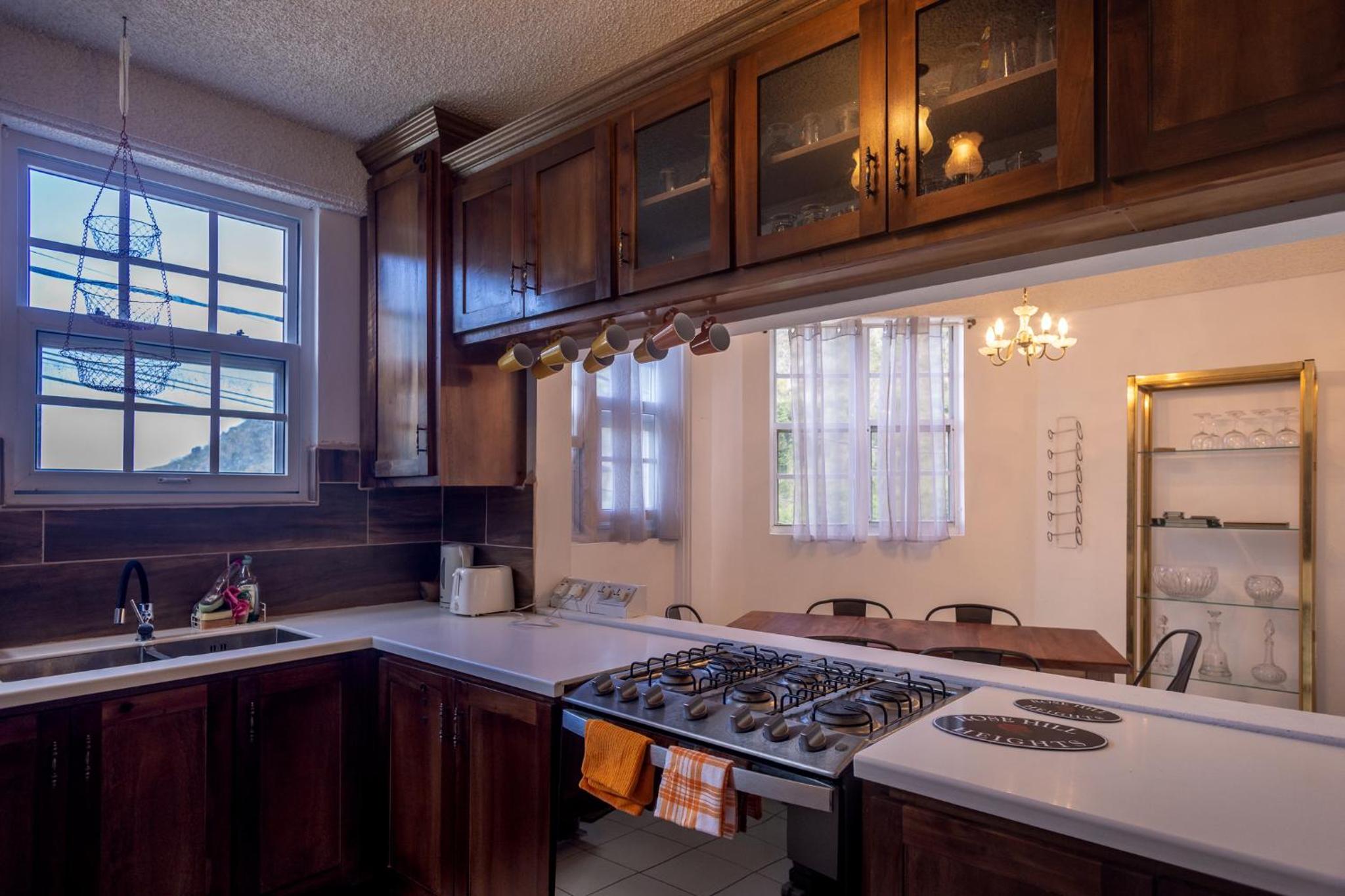 Rosehill Heights Modern 4 bedroom vacation rental