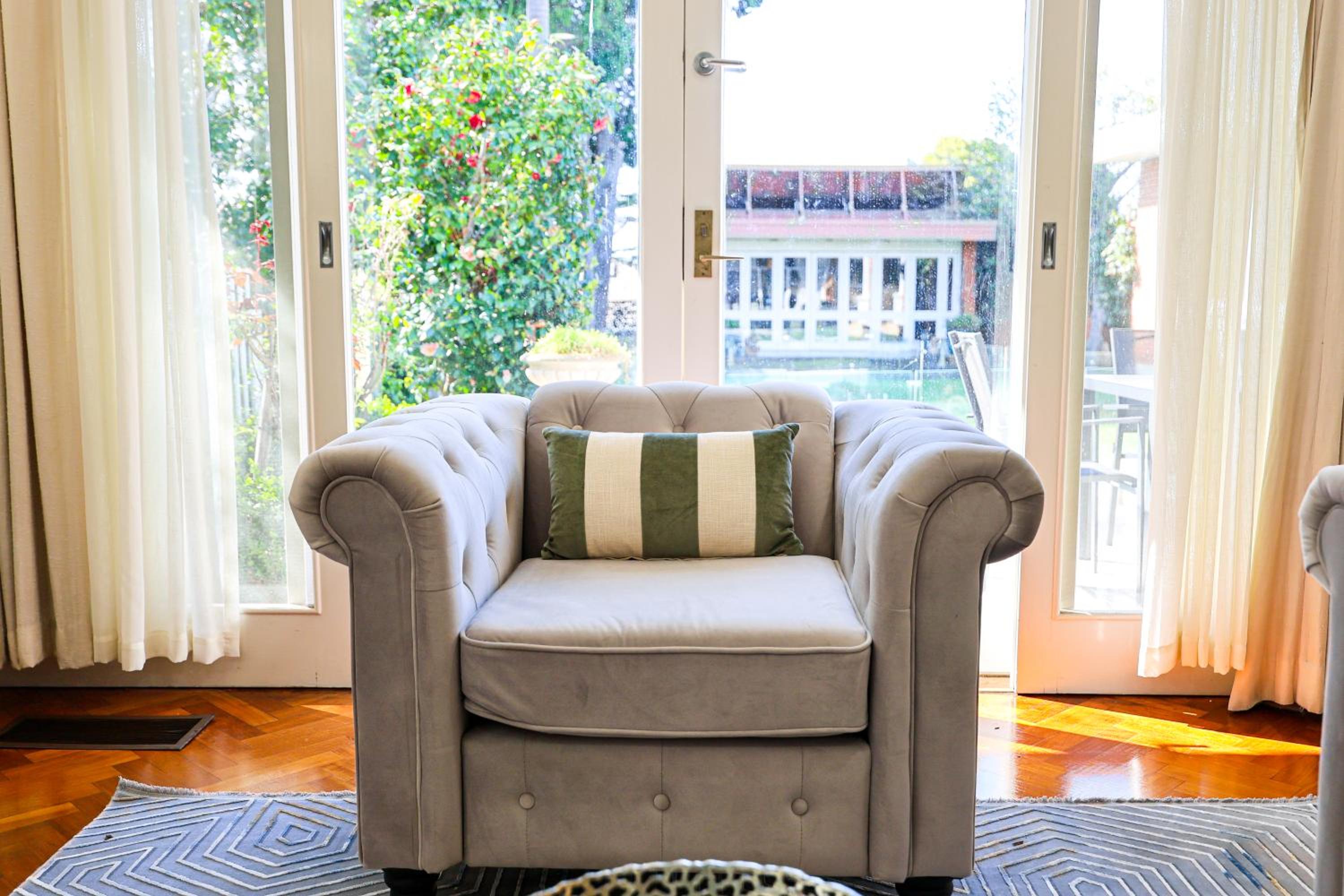 StayAU Spacious 6BR McKinnon Pool Home