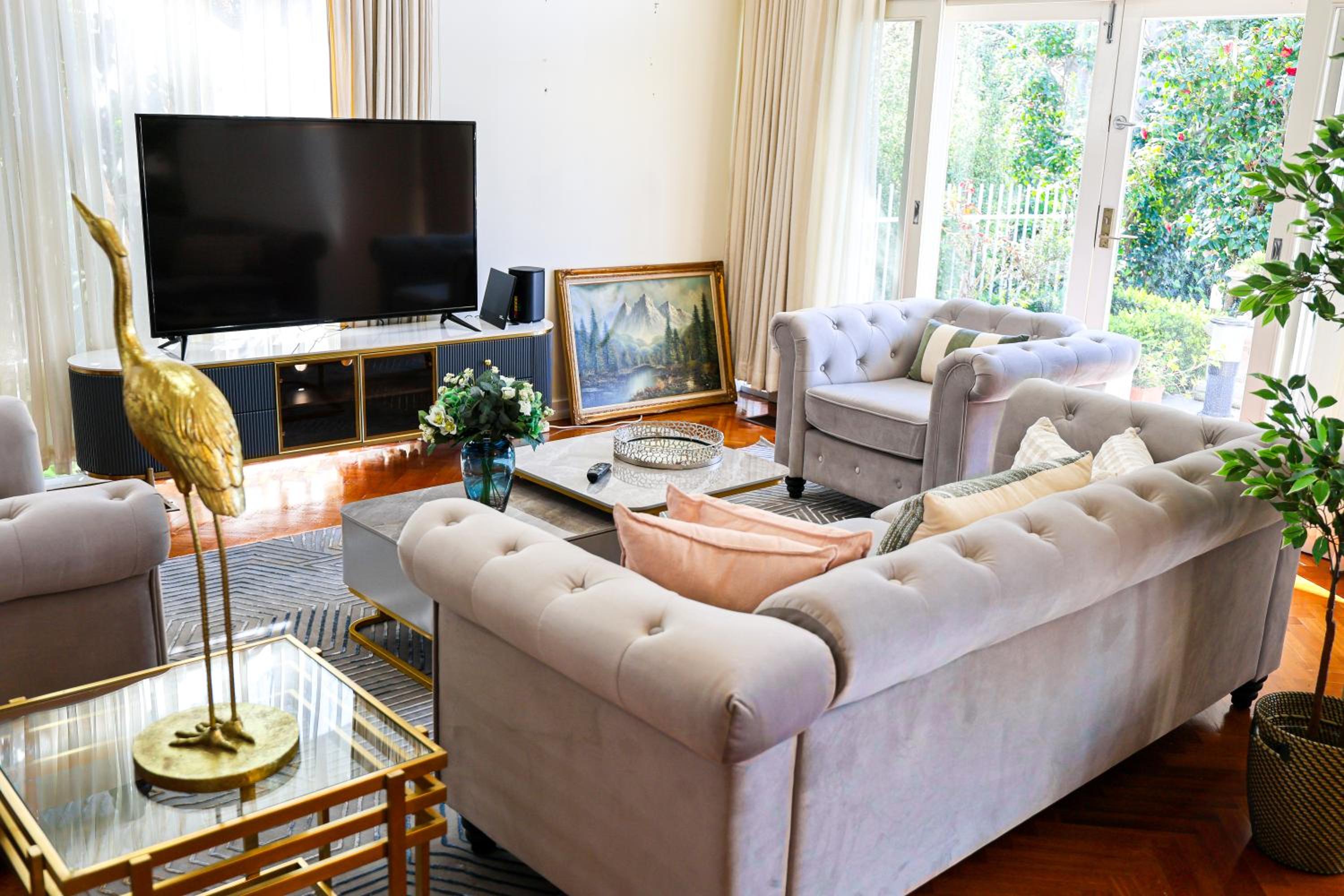 StayAU Spacious 6BR McKinnon Pool Home