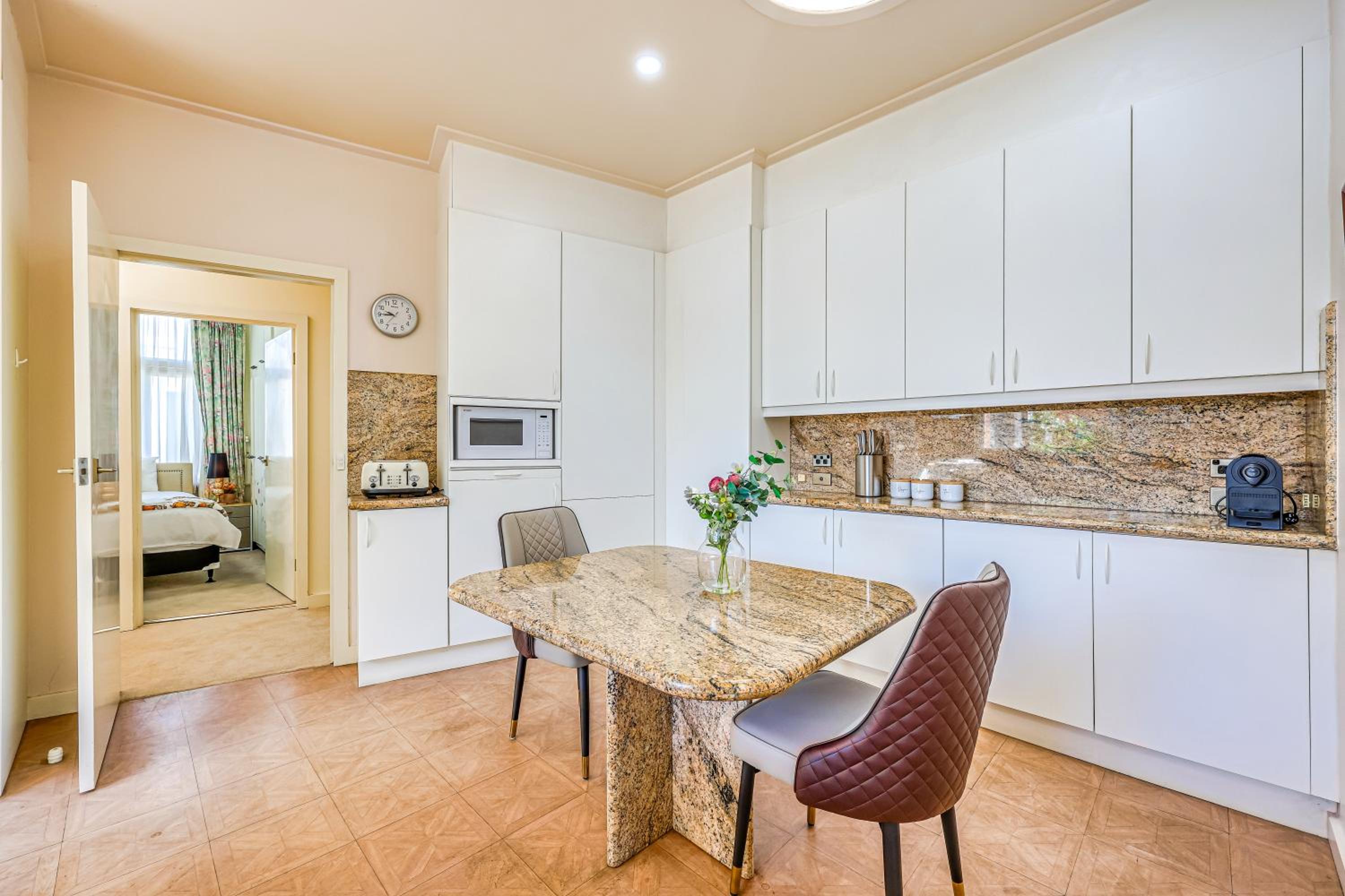 StayAU Spacious 6BR McKinnon Pool Home