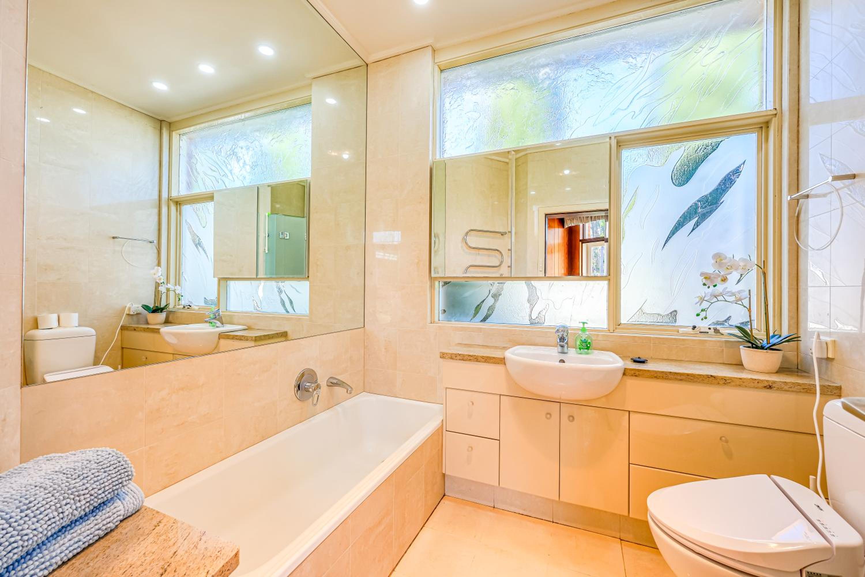 StayAU Spacious 6BR McKinnon Pool Home