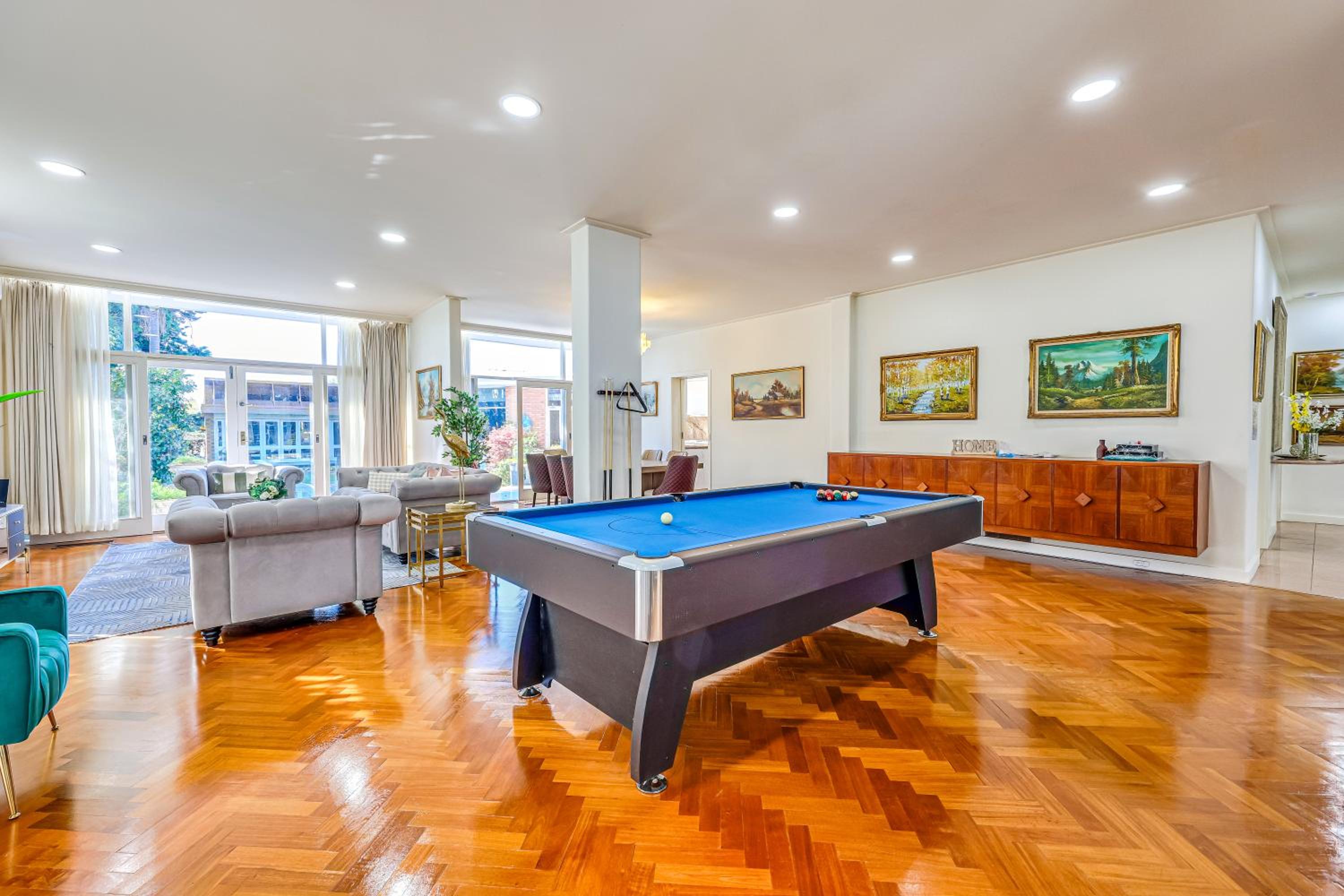 StayAU Spacious 6BR McKinnon Pool Home