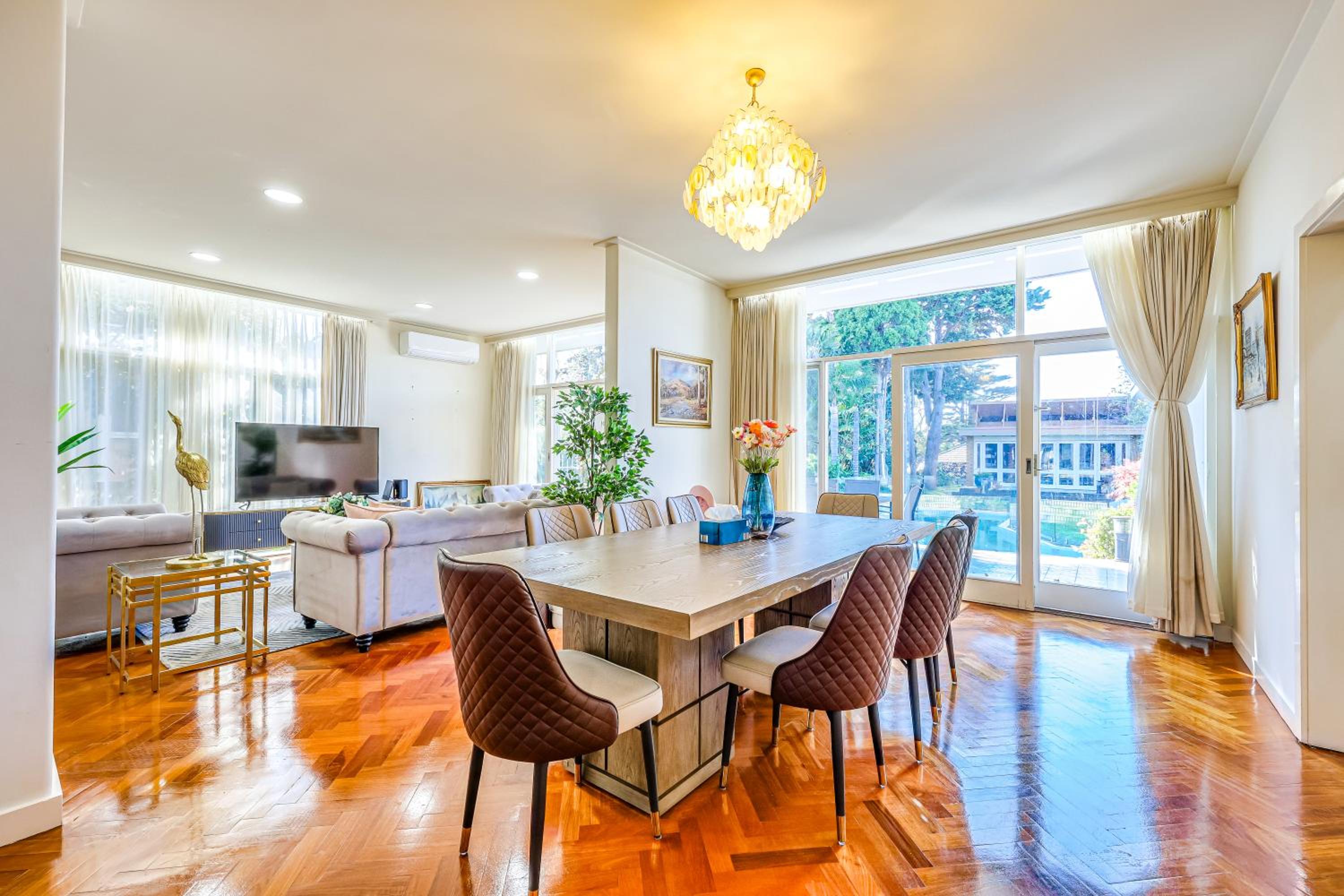 StayAU Spacious 6BR McKinnon Pool Home