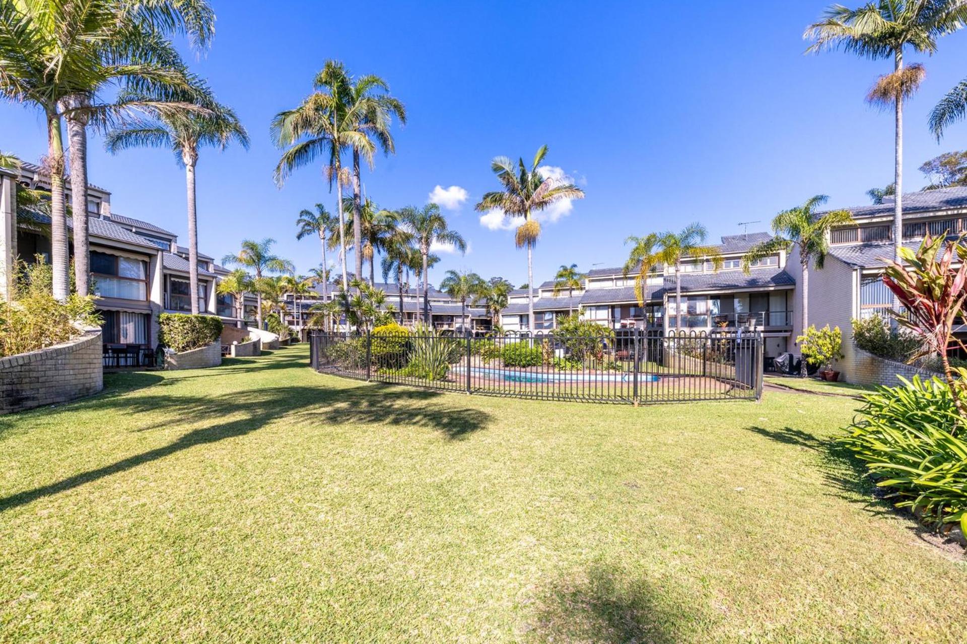 The Moorings 22, 4 Cromarty Rd - stunning townhouse with water views