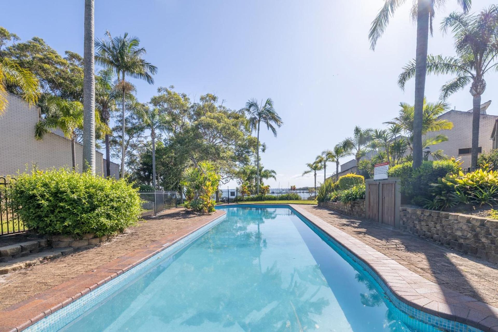 The Moorings 22, 4 Cromarty Rd - stunning townhouse with water views