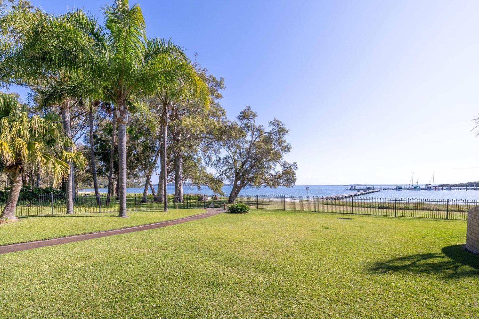 The Moorings 22, 4 Cromarty Rd - stunning townhouse with water views