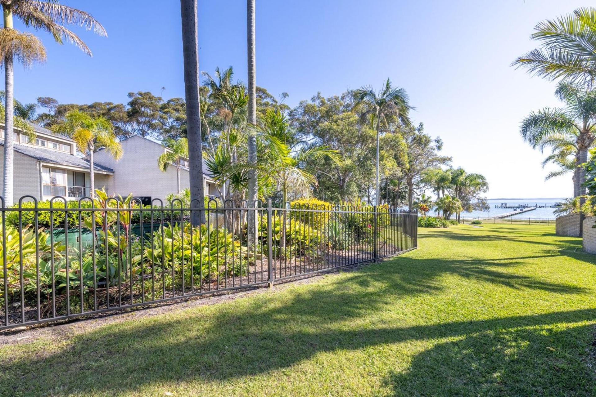The Moorings 22, 4 Cromarty Rd - stunning townhouse with water views