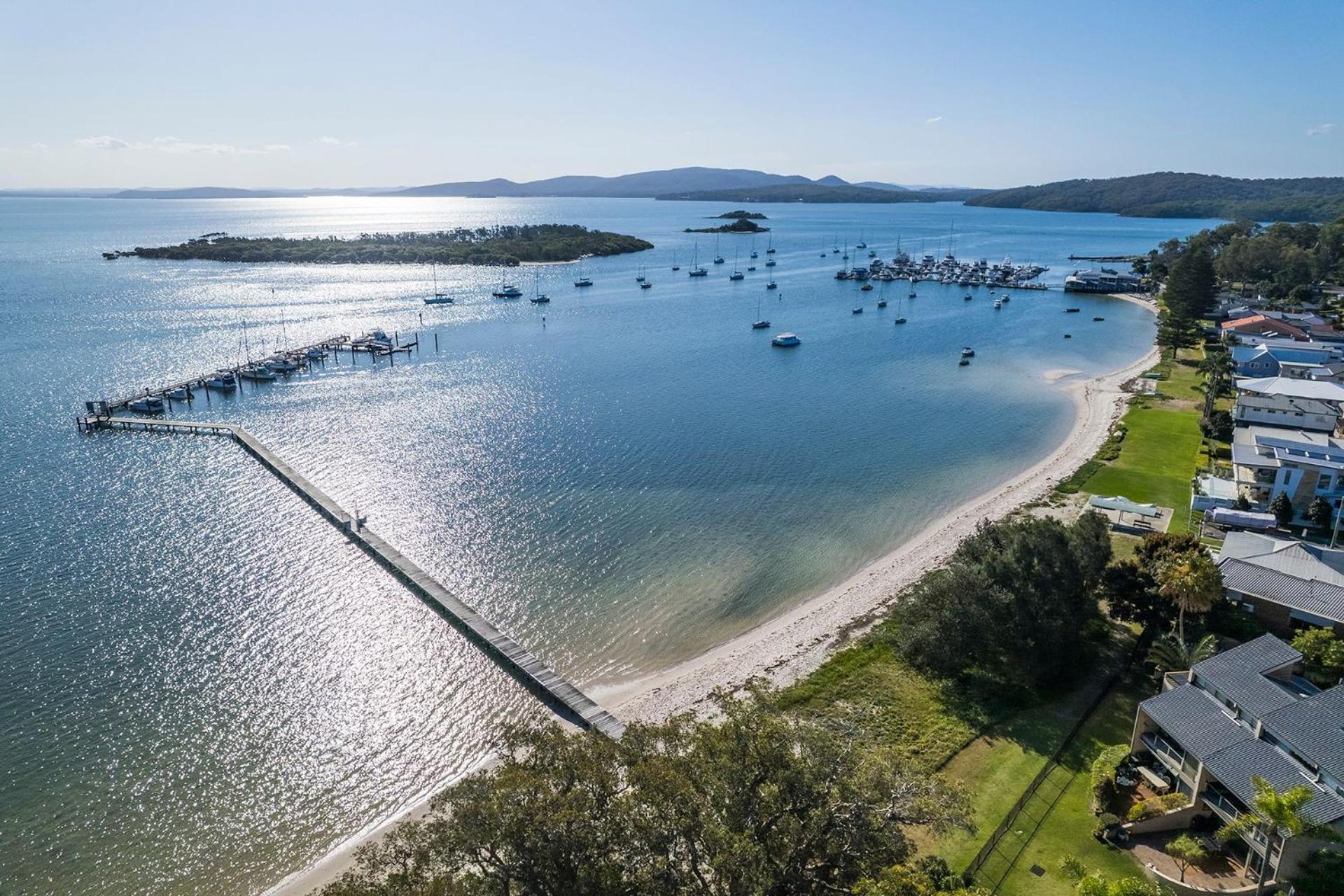 The Moorings 22, 4 Cromarty Rd - stunning townhouse with water views