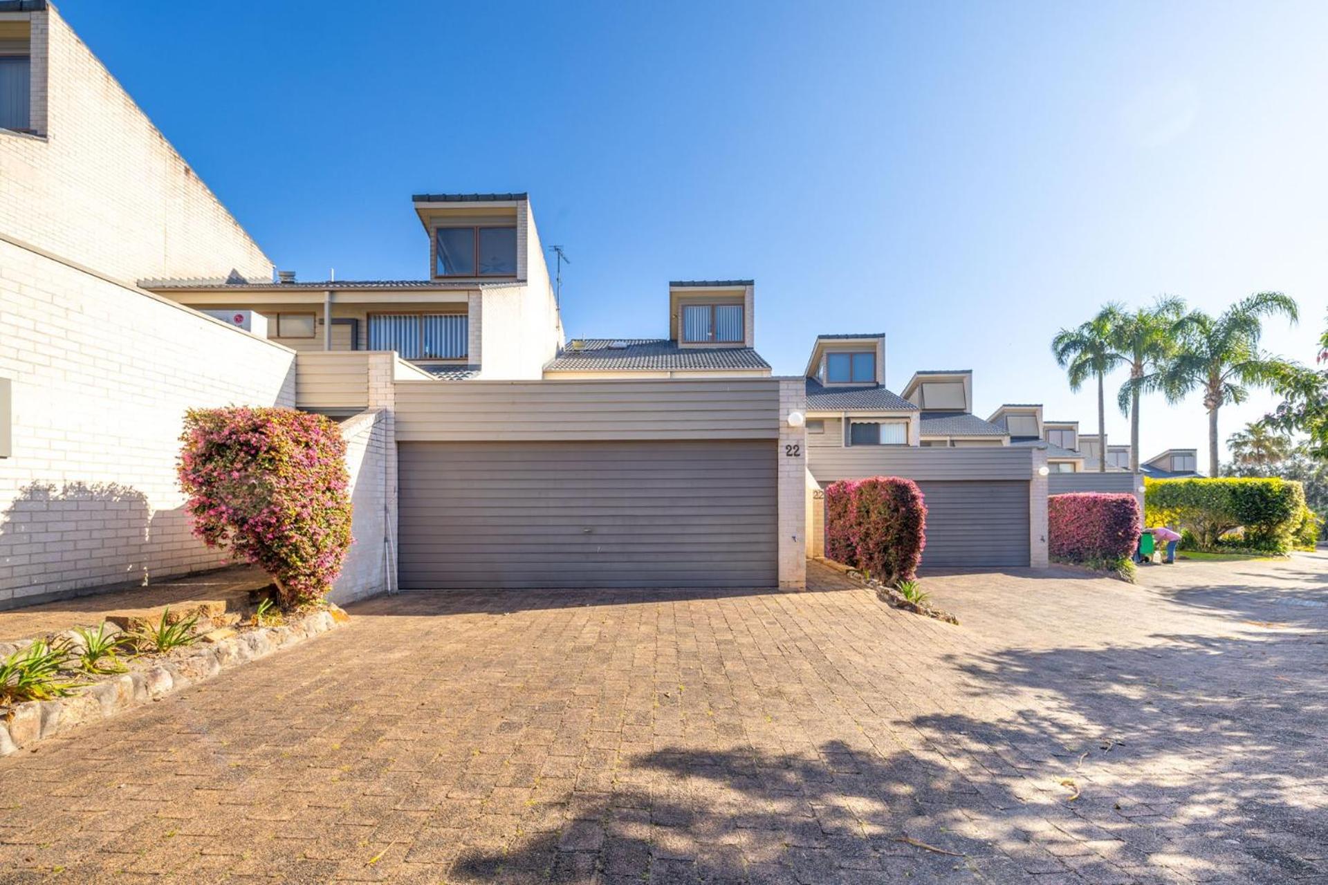 The Moorings 22, 4 Cromarty Rd - stunning townhouse with water views
