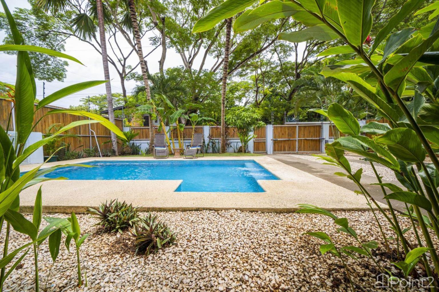 Beautiful 2-BR House Steps from the Beach