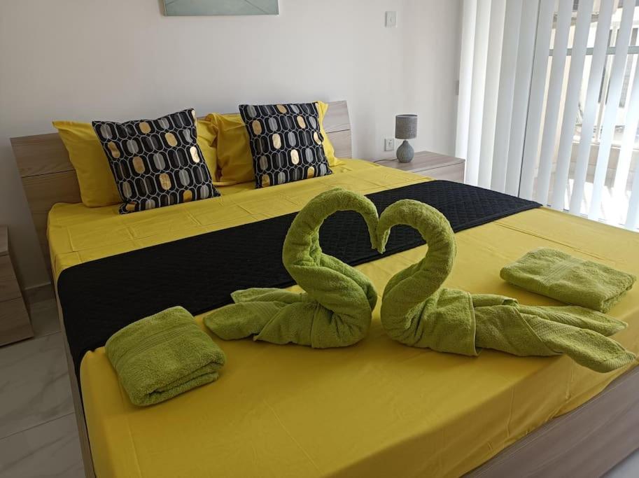 Studio Apartment with a balcony view 3