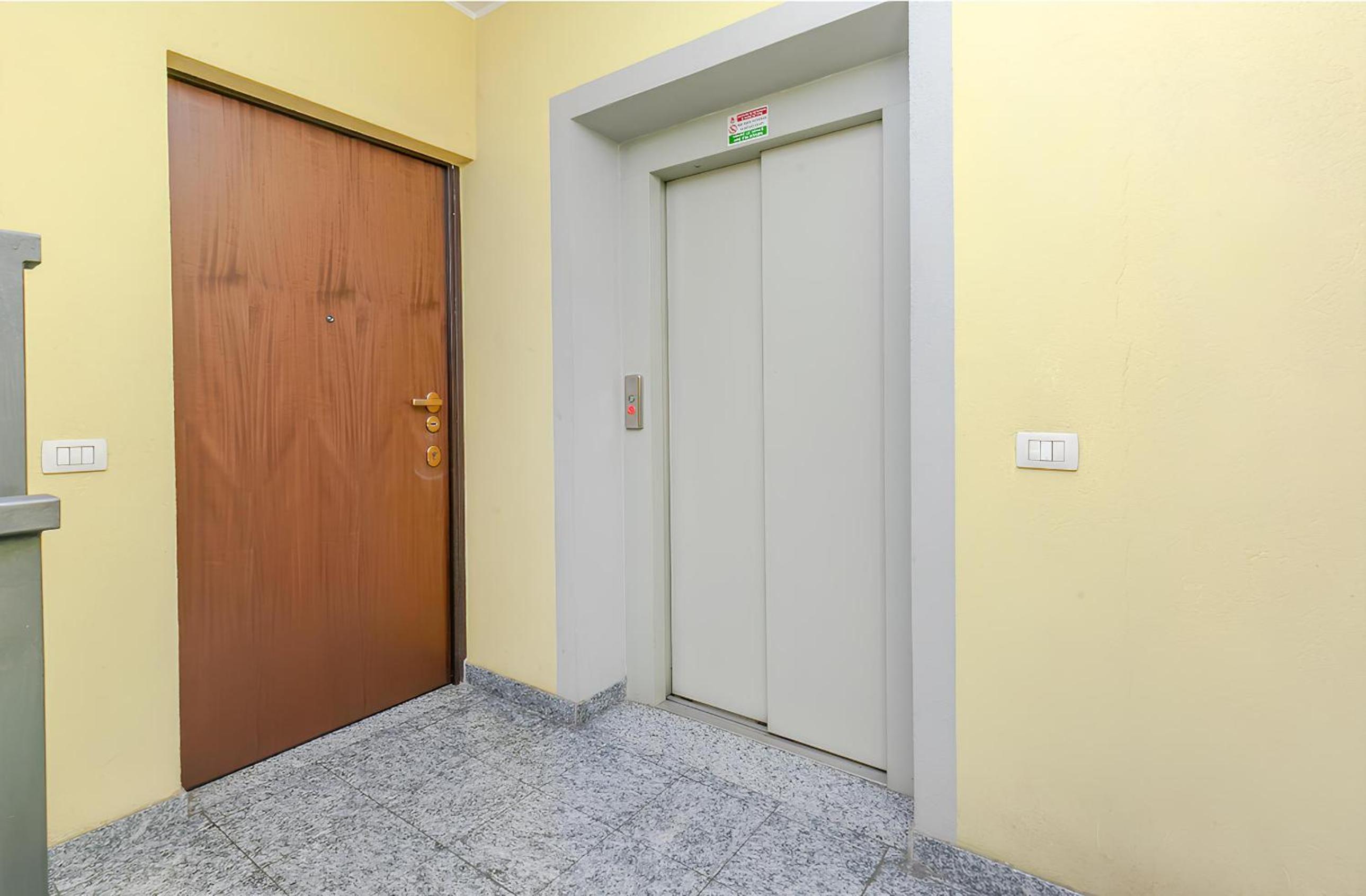 SUITE ISOLA-CENTRALE 15 MINUTI DAL DUOMO M5