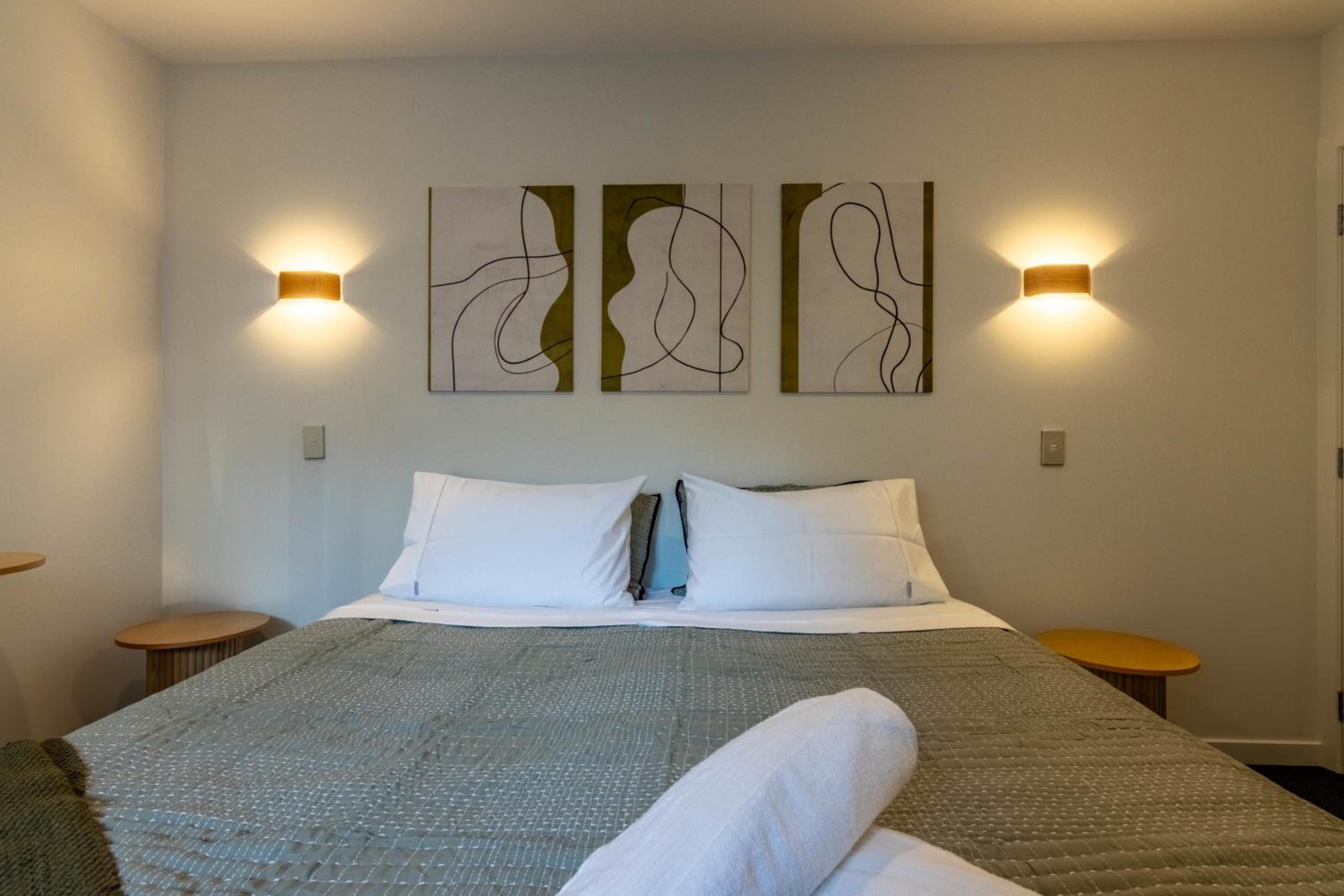 Spacious Central Executive 4 Bedroom Apartment view 5