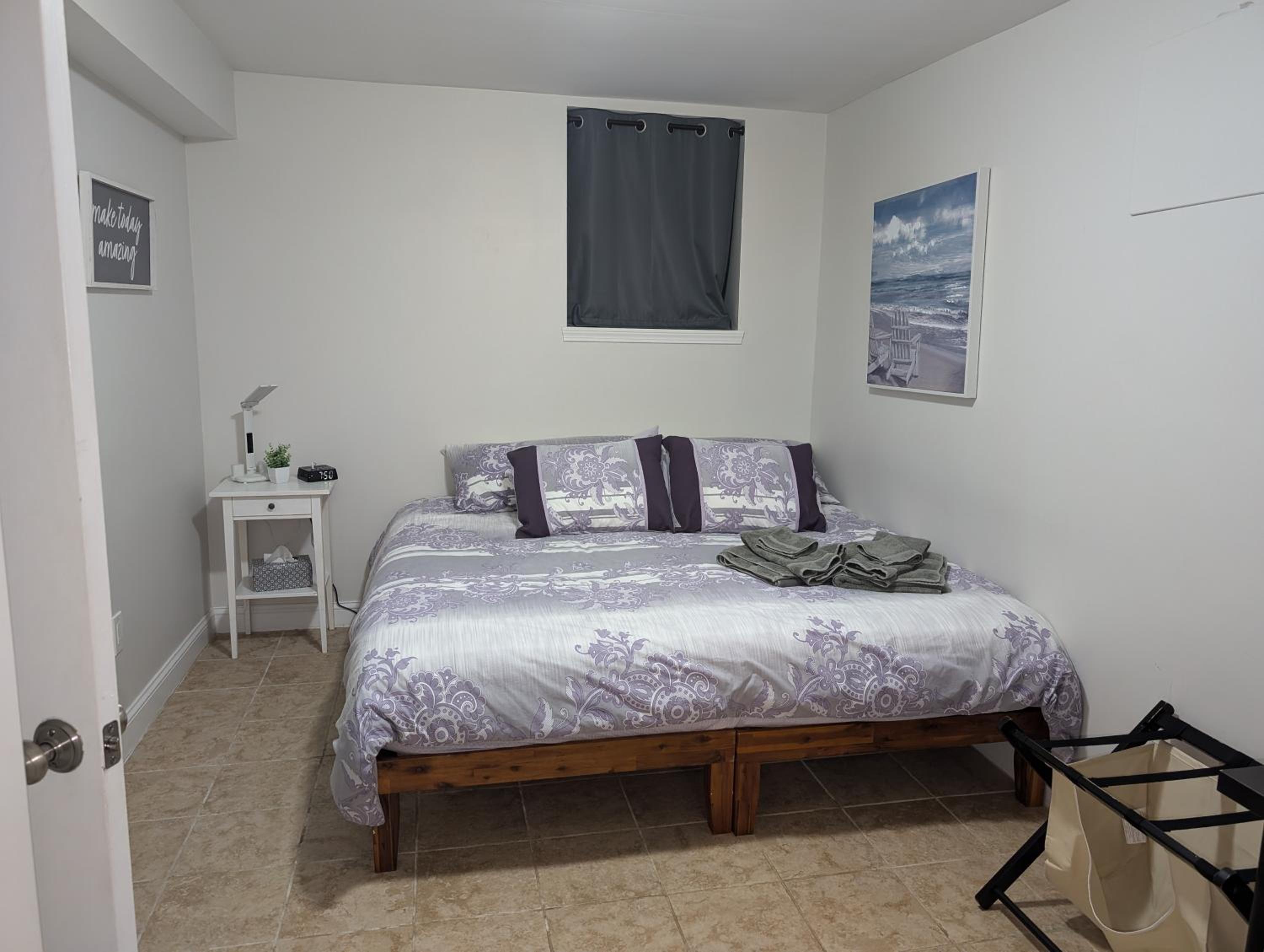 Boston Vacations - Brighton Apartment Sleeps 3 - Steps to Bus Line - Property Image 1