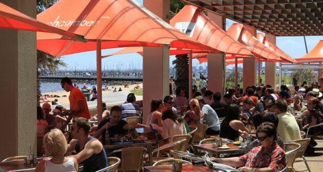 St Kilda apt close to beach