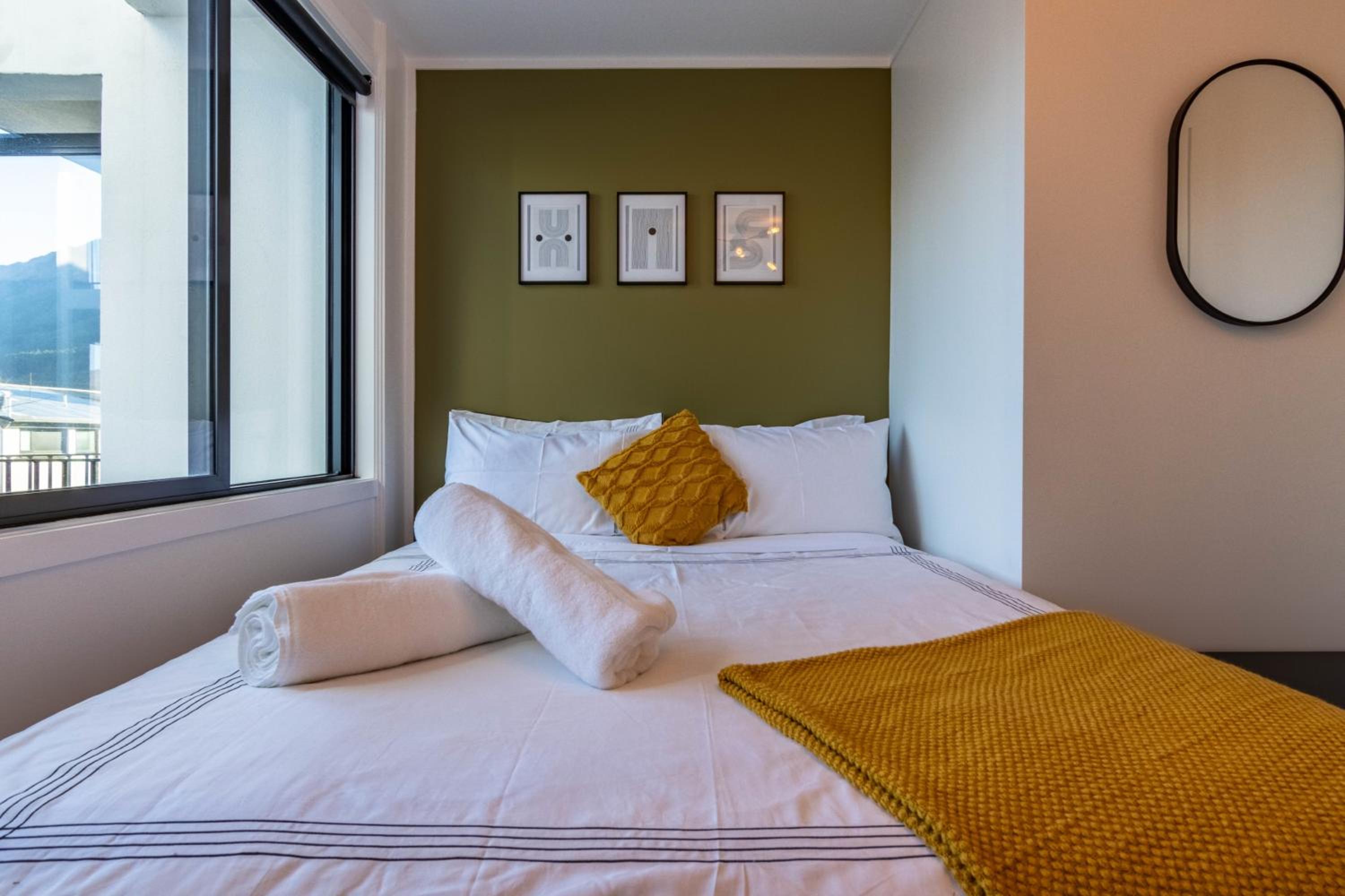 Spacious Central Executive 4 Bedroom Apartment view 3