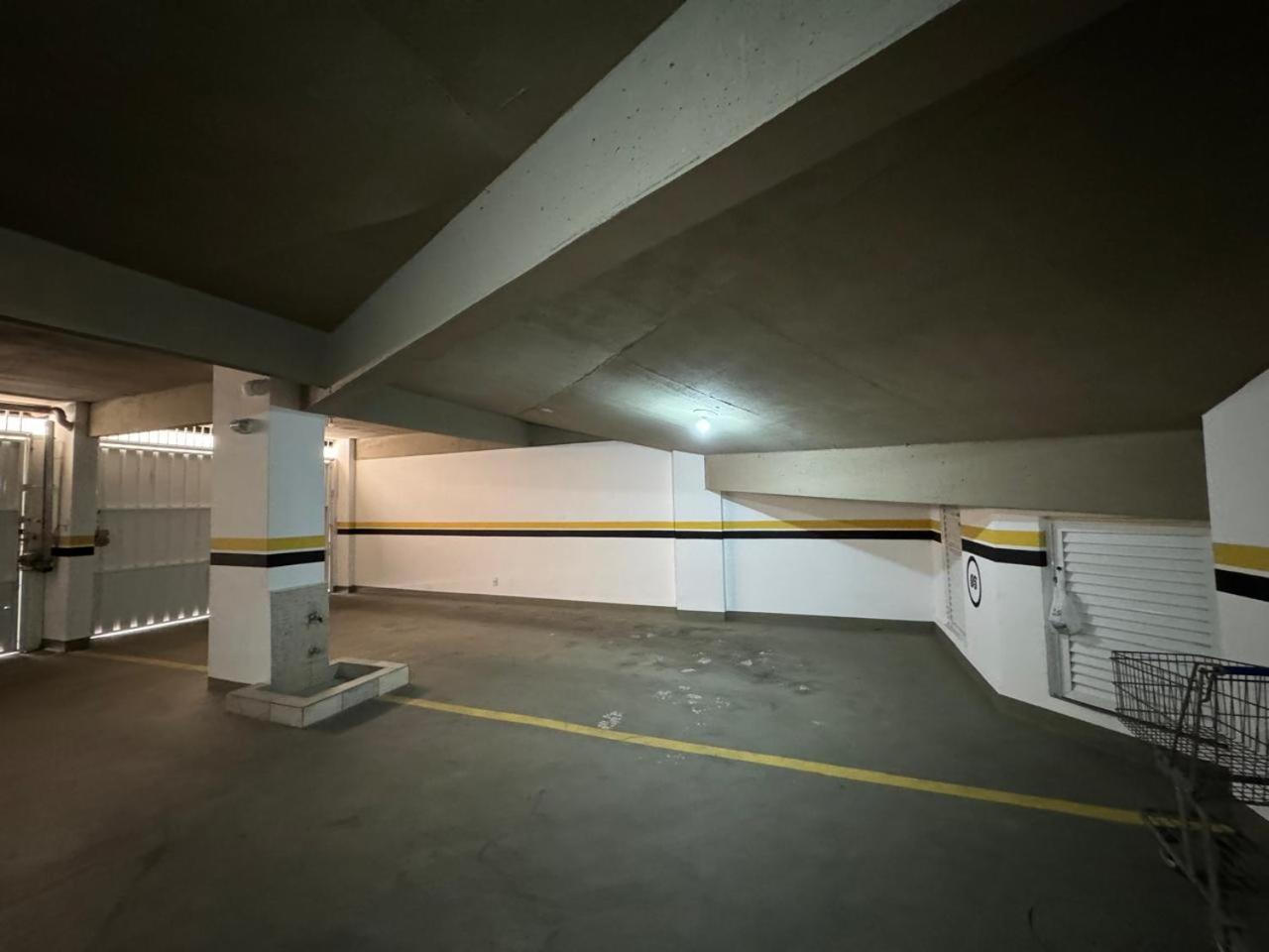 RESIDENCE BC Apto com 1 suite mais 02 quartos,cozinha, lavanderia, sala de estar e jantar , sacada com churrasqueira a carvão e duas garagens privativas