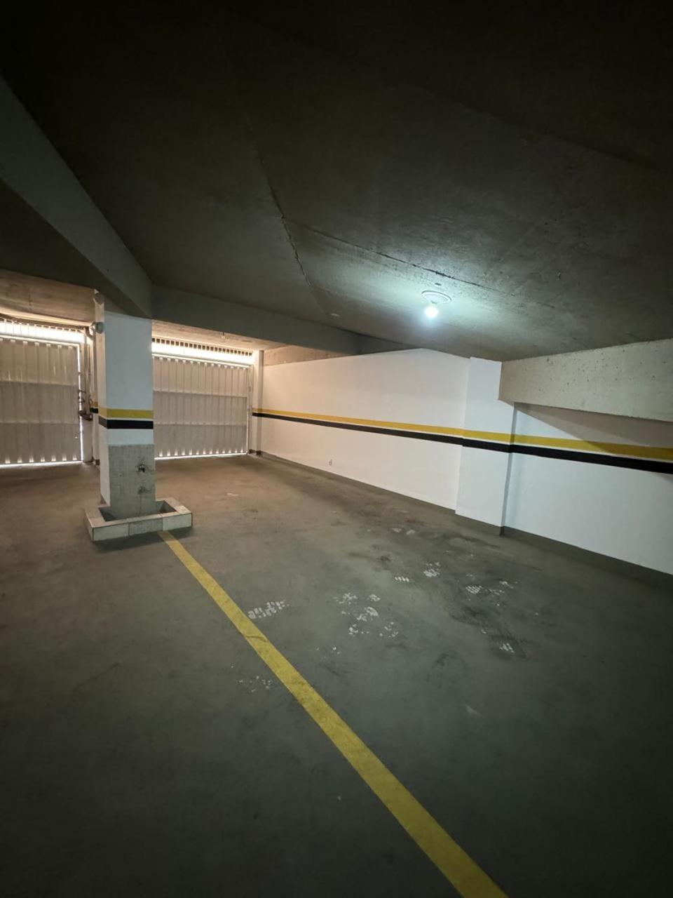 RESIDENCE BC Apto com 1 suite mais 02 quartos,cozinha, lavanderia, sala de estar e jantar , sacada com churrasqueira a carvão e duas garagens privativas