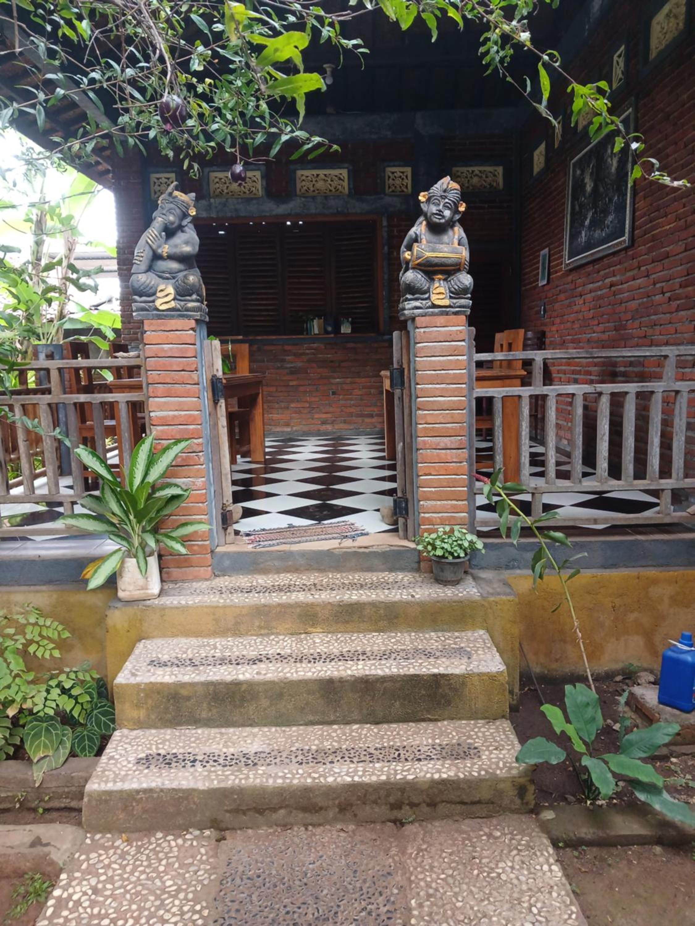 Danny juljol homestay