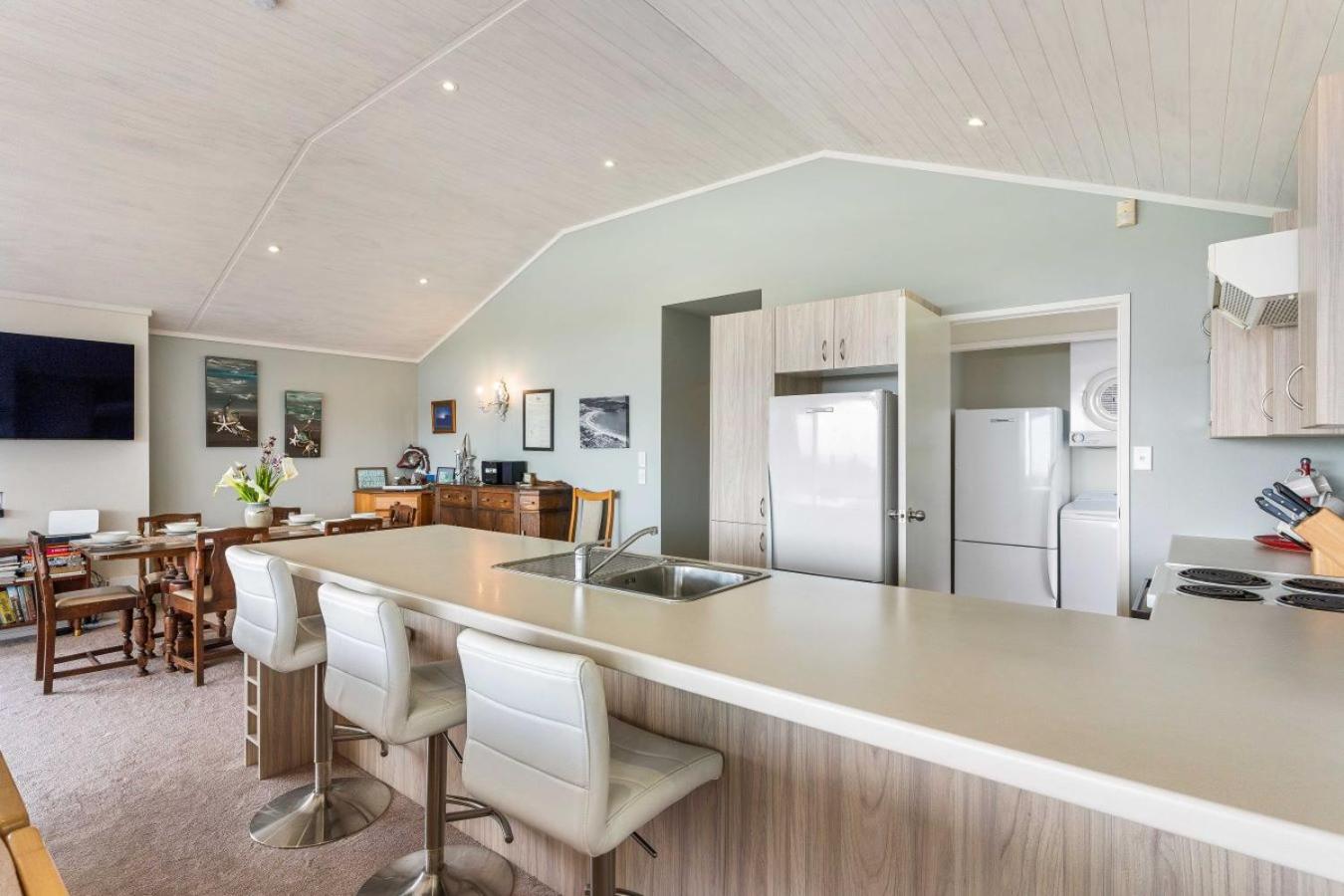 Seaview Escape - Beachfront Home