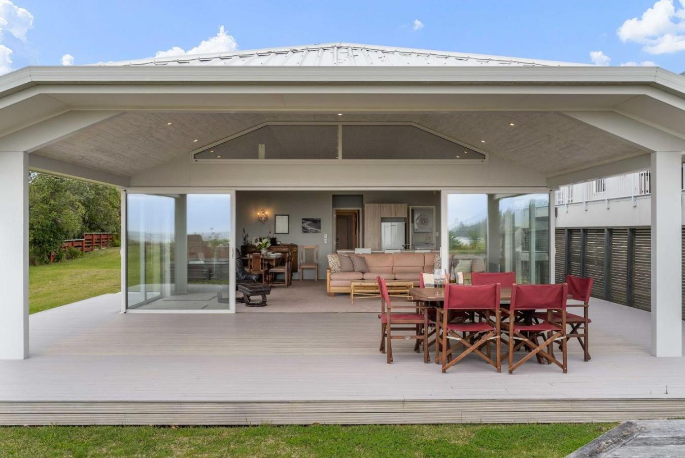 Seaview Escape - Beachfront Home