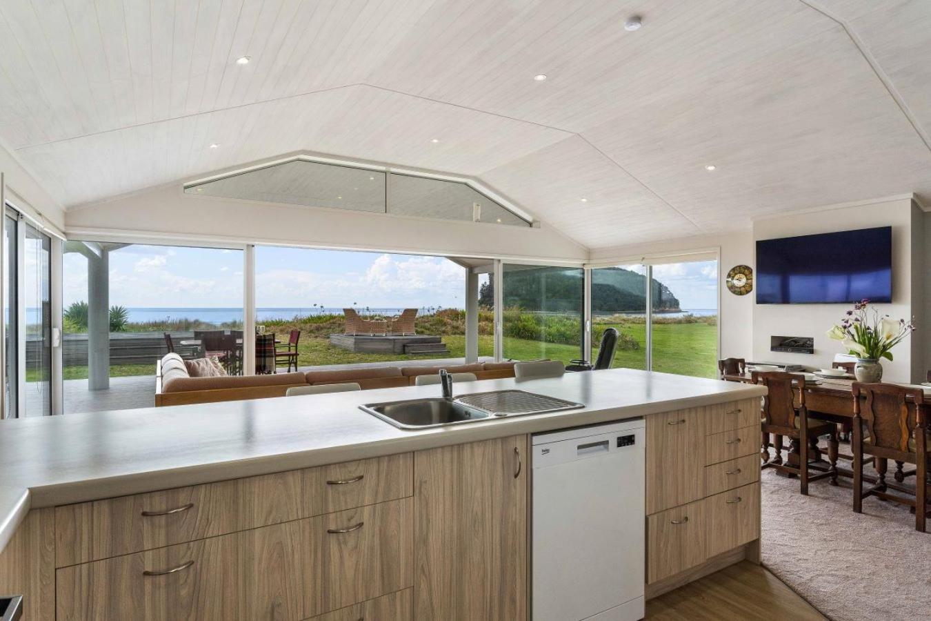 Seaview Escape - Beachfront Home
