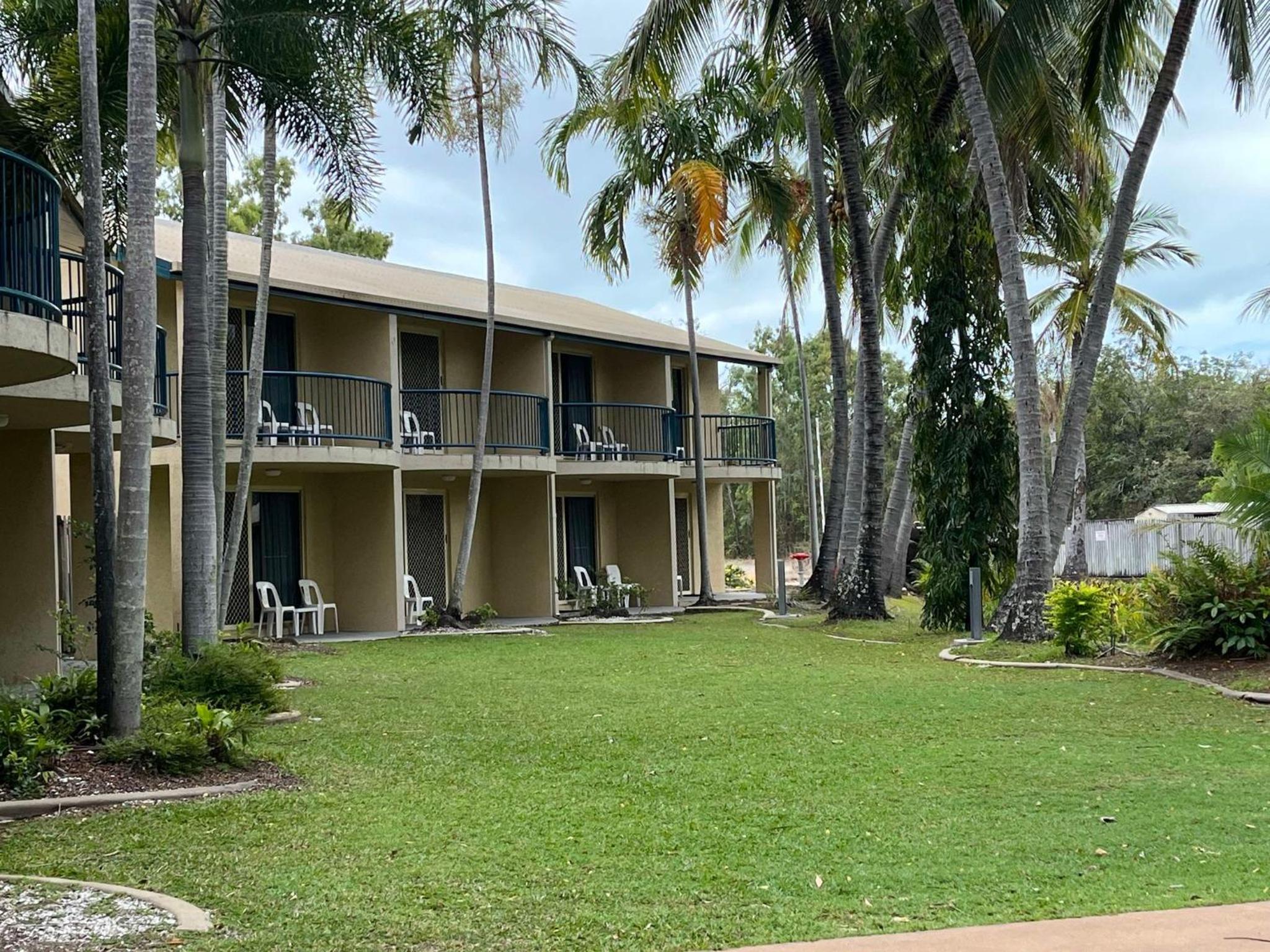 Hotel Bushland Beach Tavern - Image 1