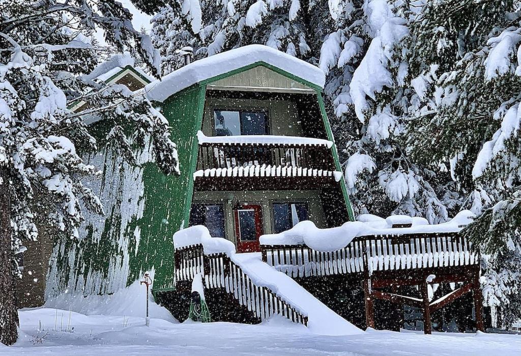 Yellowstone Cabin in Island Park- King bed with private bathroom and HOT TUB view 3