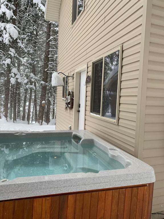 Yellowstone Cabin in Island Park- King bed with private bathroom and HOT TUB view 4