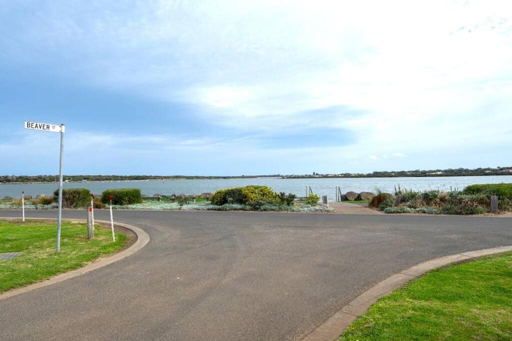 50m Walk to River , Pet Friendly, Spacious