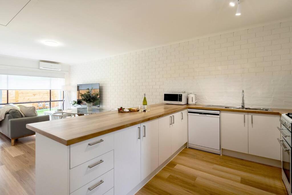 50m Walk to River , Pet Friendly, Spacious