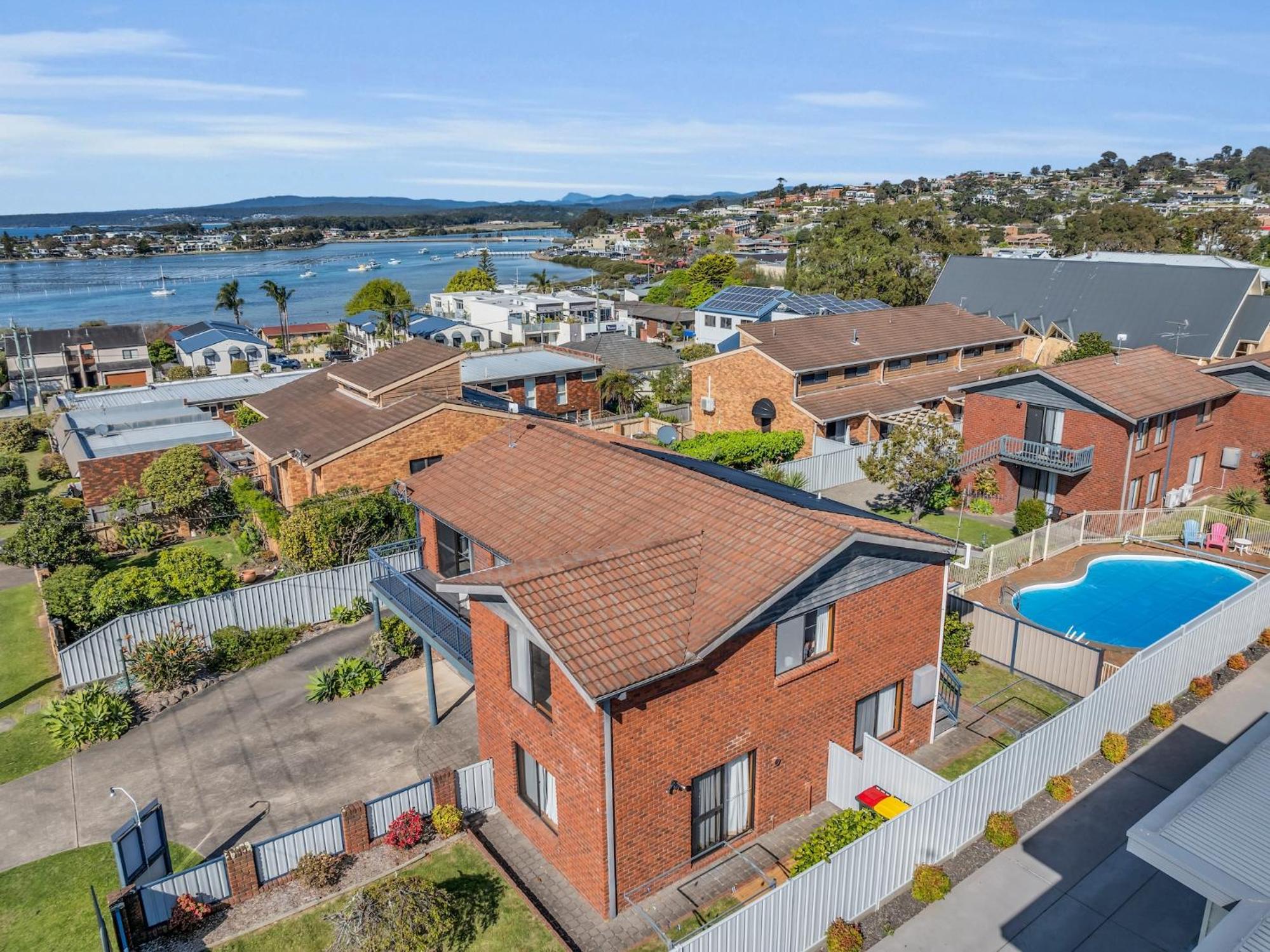 Harbour Lights - townside with a pool