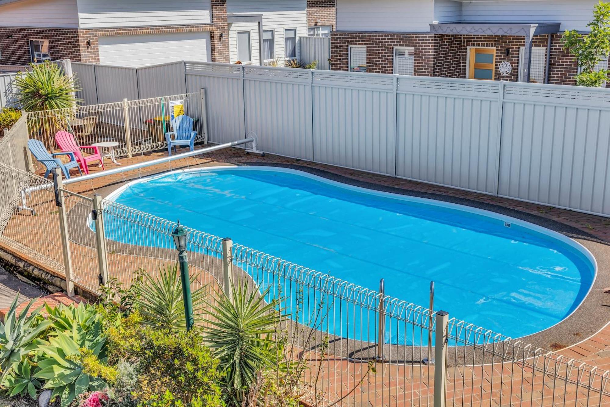 Harbour Lights - townside with a pool
